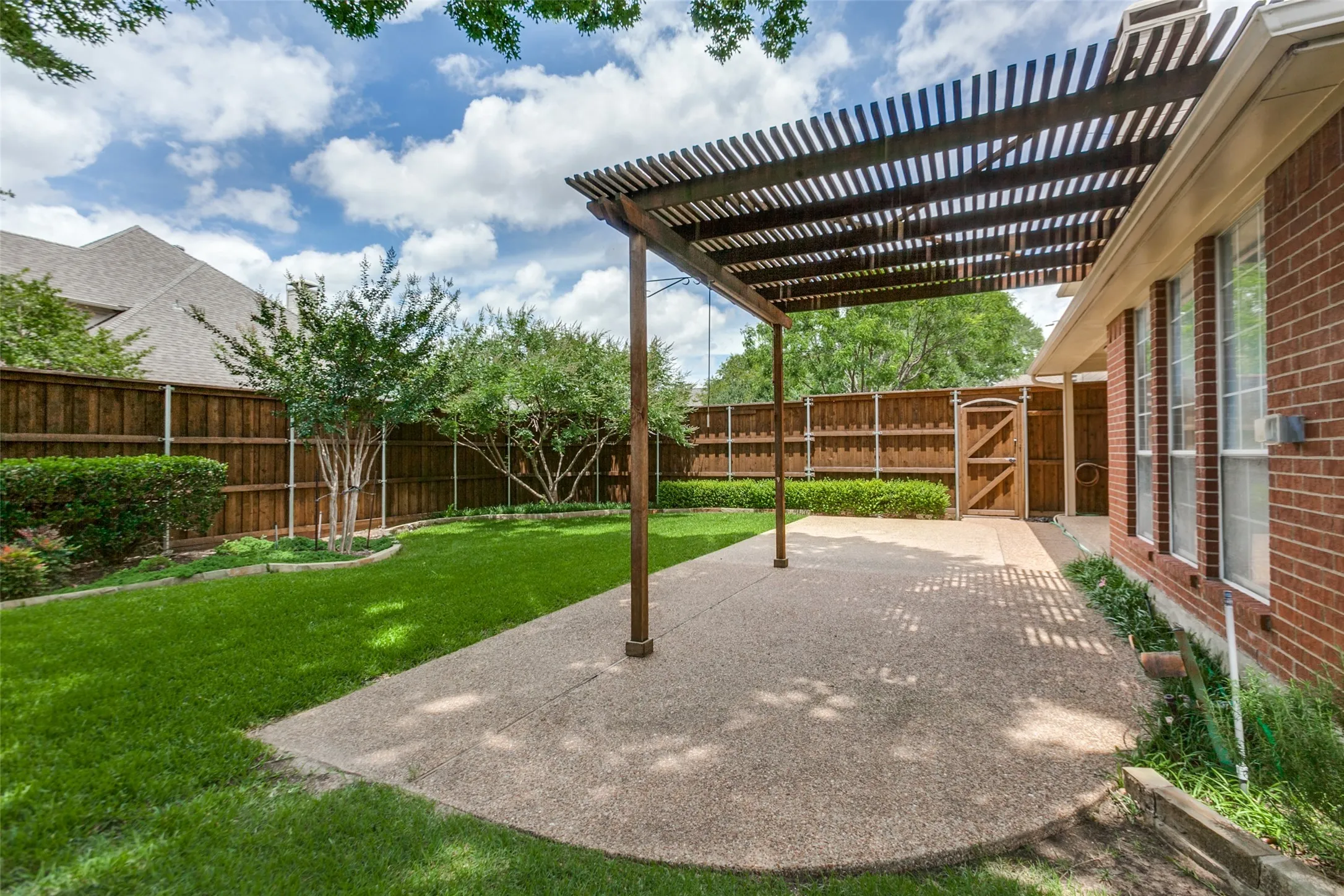 Single Family Residence For Sale in Collin County , 2601 Courtside Lane, Plano, Texas 75093, 4 Bedroom, 4 Bathroom, 2 Garage spaces, 3,225 Sqft, built in 1989, mls#21304254, Real Estate Agent in Plano, Homes For Sale in Collin county, Homes For Sale in Plano, Realtor in Plano Texas, Real Estate Brokerage Independent Realty Texas, Luminita Cordes Realtor