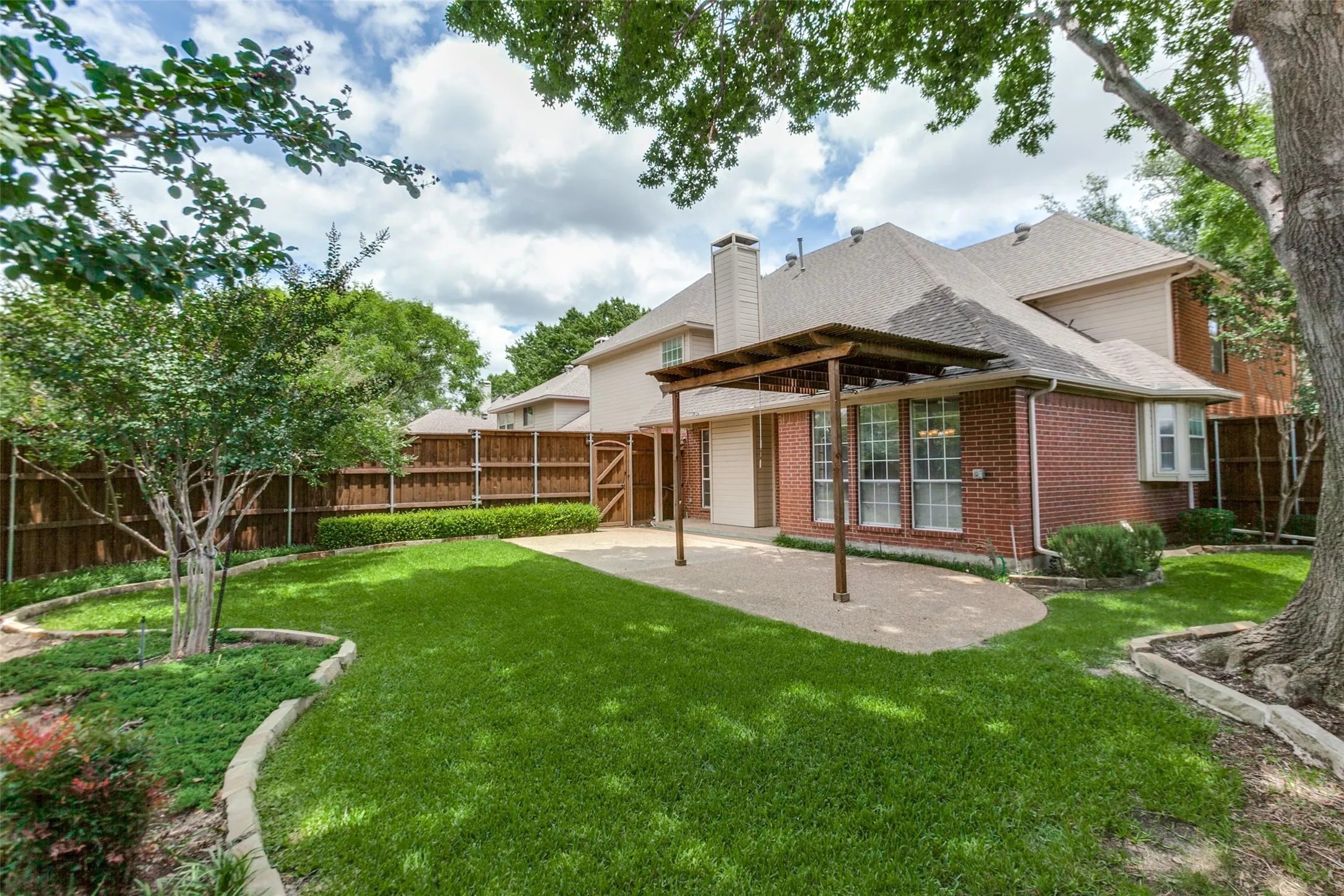 Single Family Residence For Sale in Collin County , 2601 Courtside Lane, Plano, Texas 75093, 4 Bedroom, 4 Bathroom, 2 Garage spaces, 3,225 Sqft, built in 1989, mls#21304254, Real Estate Agent in Plano, Homes For Sale in Collin county, Homes For Sale in Plano, Realtor in Plano Texas, Real Estate Brokerage Independent Realty Texas, Luminita Cordes Realtor