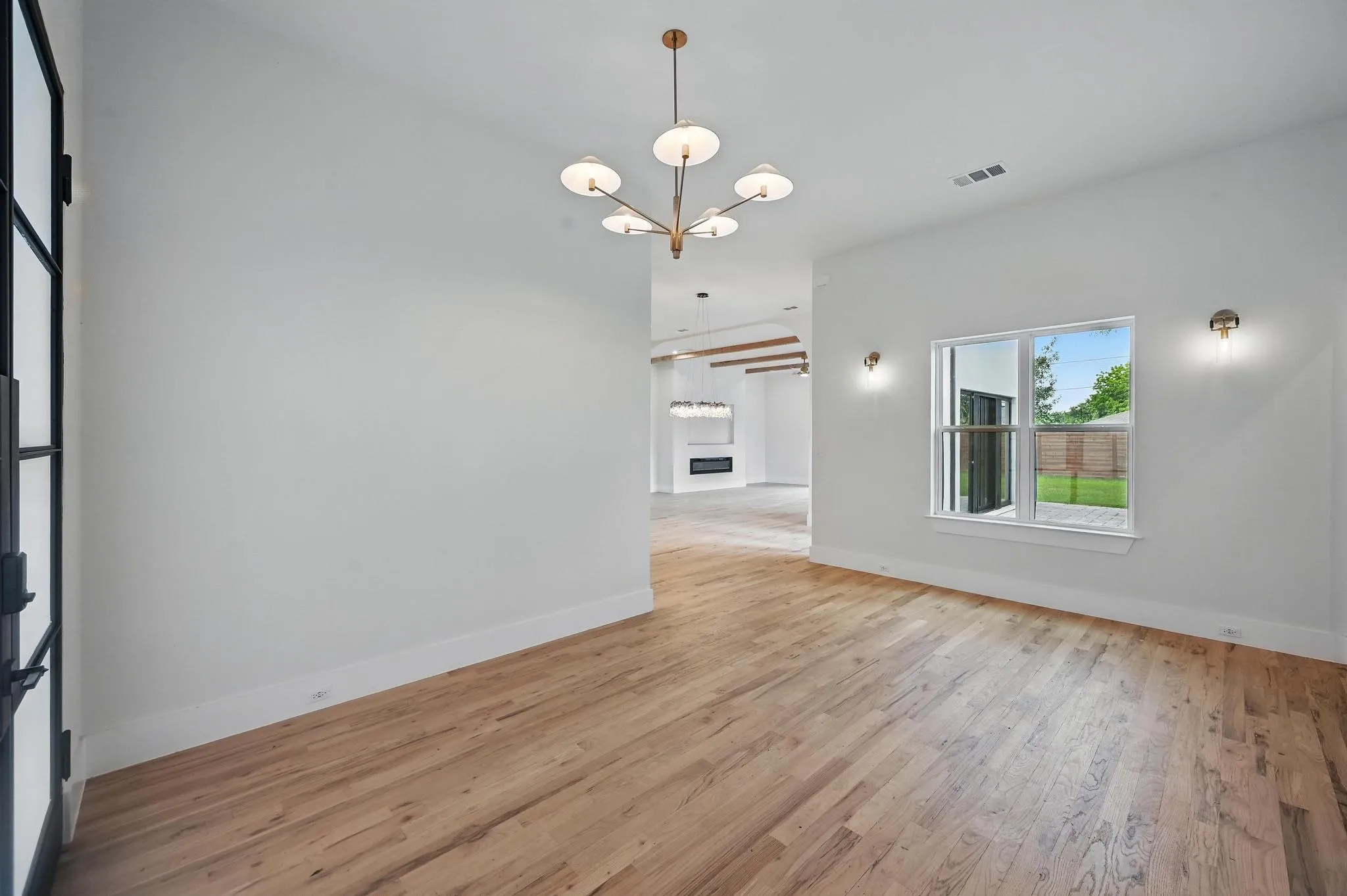 Single Family Residence For Sale in Tarrant County , 1224 S Pine Street, Grapevine, Texas 76051, 4 Bedroom, 4 Bathroom, 2 Garage spaces, 4,385 Sqft, built in 2023, mls#21277513, Real Estate Agent in Grapevine, Homes For Sale in Tarrant county, Homes For Sale in Grapevine, Realtor in Grapevine Texas, Real Estate Brokerage Independent Realty Texas, Luminita Cordes Realtor