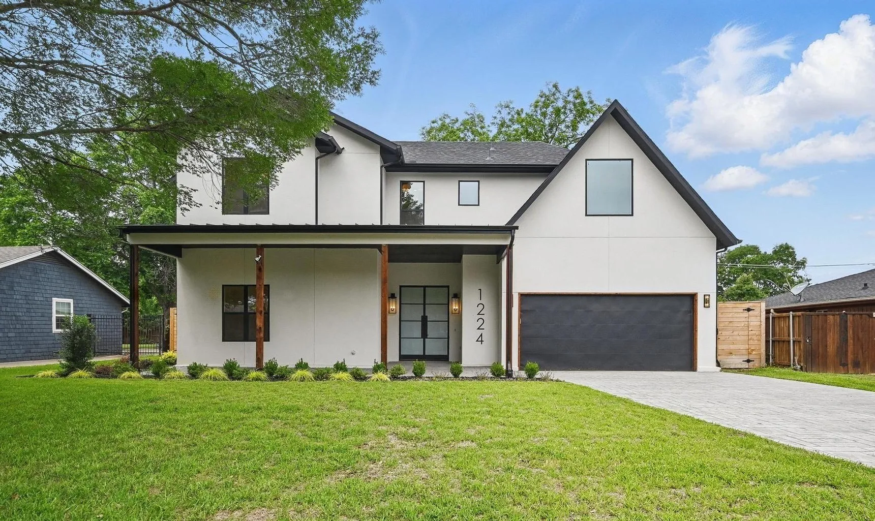Single Family Residence For Sale in Tarrant County , 1224 S Pine Street, Grapevine, Texas 76051, 4 Bedroom, 4 Bathroom, 2 Garage spaces, 4,385 Sqft, built in 2023, mls#21277513, Real Estate Agent in Grapevine, Homes For Sale in Tarrant county, Homes For Sale in Grapevine, Realtor in Grapevine Texas, Real Estate Brokerage Independent Realty Texas, Luminita Cordes Realtor