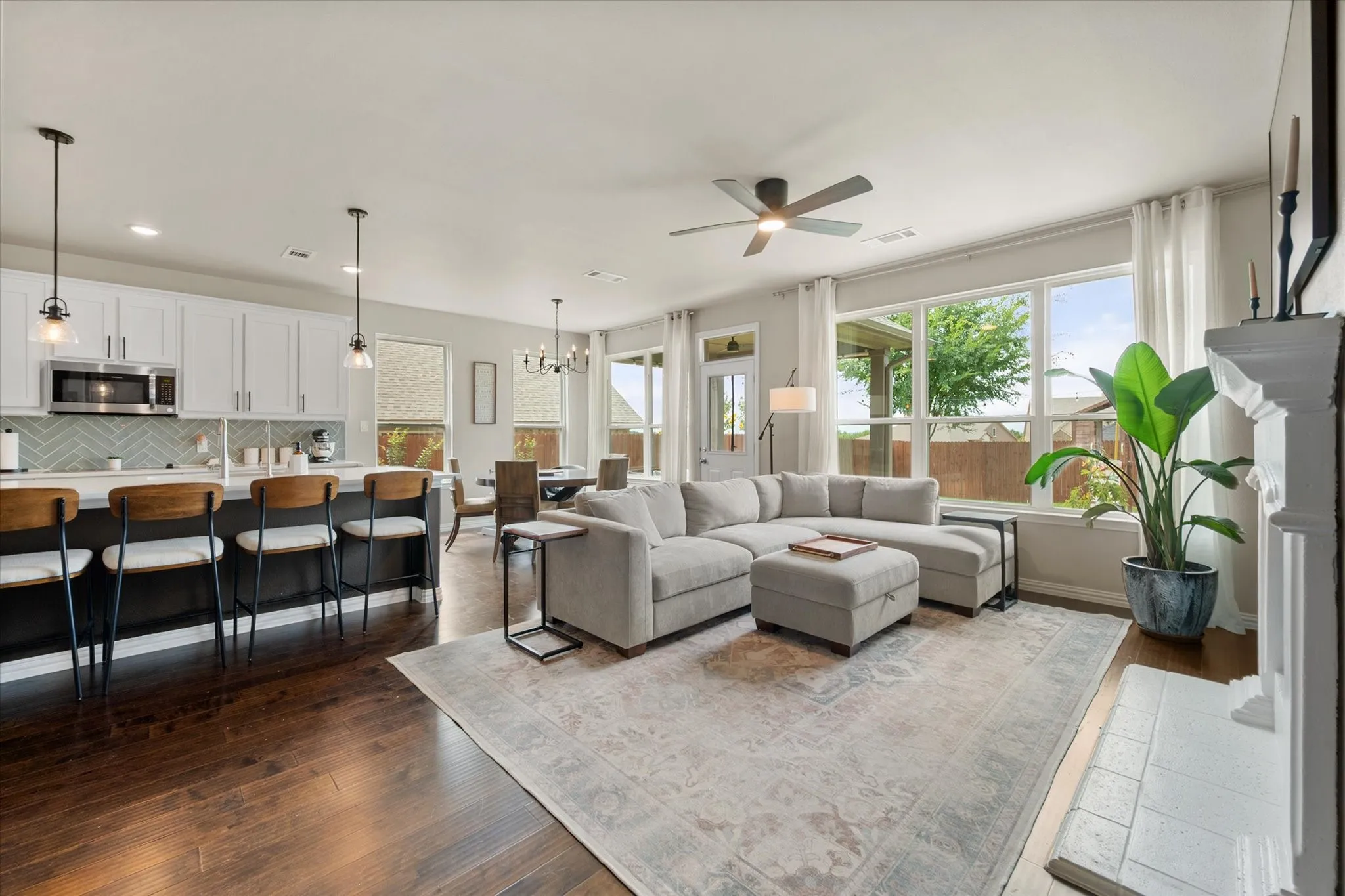Single Family Residence For Sale in Parker County , 1536 Sidewinder Trail, Weatherford, Texas 76087, 4 Bedroom, 3 Bathroom, 3 Garage spaces, 2,782 Sqft, built in 2022, mls#21295764, Real Estate Agent in Weatherford, Homes For Sale in Parker county, Homes For Sale in Weatherford, Realtor in Weatherford Texas, Real Estate Brokerage Independent Realty Texas, Luminita Cordes Realtor