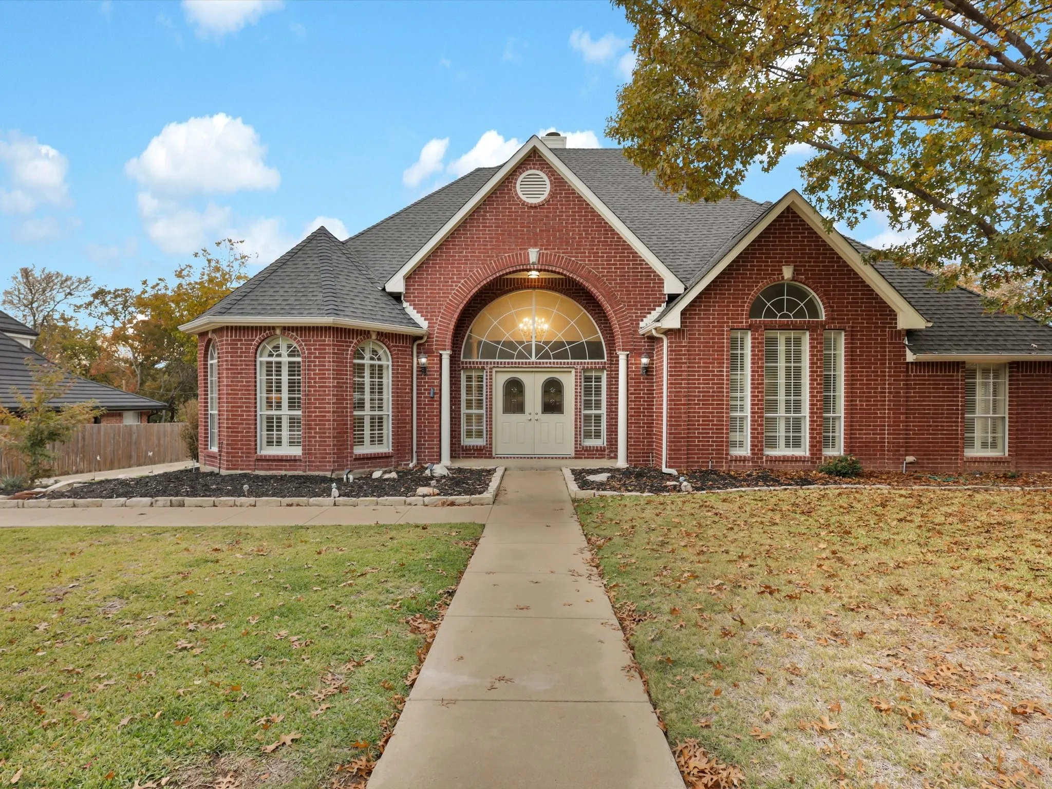Single Family Residence For Sale in Tarrant County , 3204 Tranquility Drive, Arlington, Texas 76016, 4 Bedroom, 4 Bathroom, 3 Garage spaces, 3,397 Sqft, built in 1991, mls#21307234, Real Estate Agent in Arlington, Homes For Sale in Tarrant county, Homes For Sale in Arlington, Realtor in Arlington Texas, Real Estate Brokerage Independent Realty Texas, Luminita Cordes Realtor