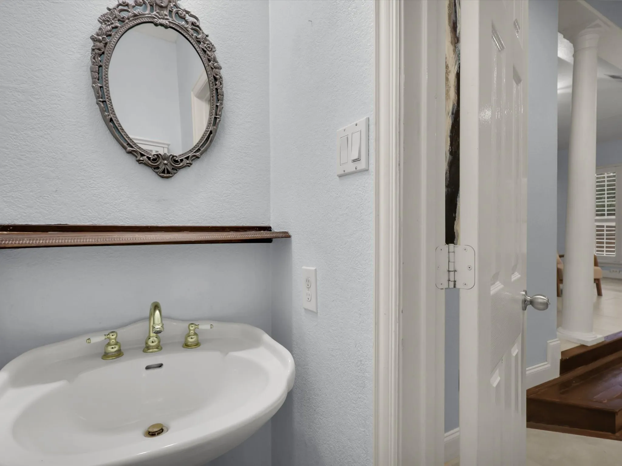 Single Family Residence For Sale in Tarrant County , 3204 Tranquility Drive, Arlington, Texas 76016, 4 Bedroom, 4 Bathroom, 3 Garage spaces, 3,397 Sqft, built in 1991, mls#21307234, Real Estate Agent in Arlington, Homes For Sale in Tarrant county, Homes For Sale in Arlington, Realtor in Arlington Texas, Real Estate Brokerage Independent Realty Texas, Luminita Cordes Realtor