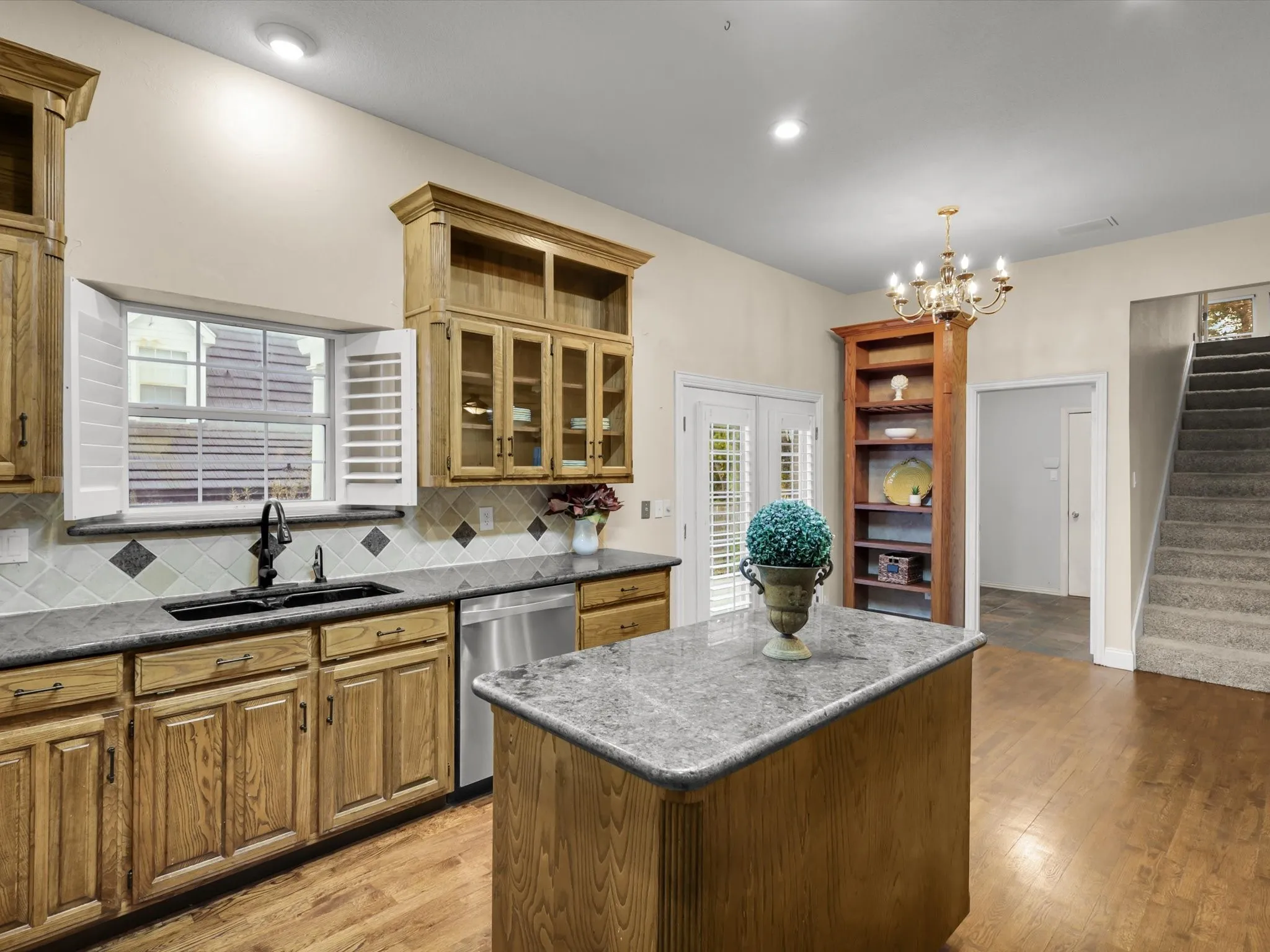 Single Family Residence For Sale in Tarrant County , 3204 Tranquility Drive, Arlington, Texas 76016, 4 Bedroom, 4 Bathroom, 3 Garage spaces, 3,397 Sqft, built in 1991, mls#21307234, Real Estate Agent in Arlington, Homes For Sale in Tarrant county, Homes For Sale in Arlington, Realtor in Arlington Texas, Real Estate Brokerage Independent Realty Texas, Luminita Cordes Realtor
