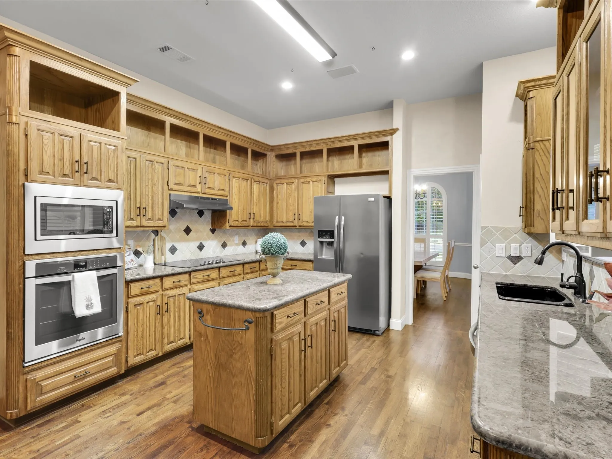 Single Family Residence For Sale in Tarrant County , 3204 Tranquility Drive, Arlington, Texas 76016, 4 Bedroom, 4 Bathroom, 3 Garage spaces, 3,397 Sqft, built in 1991, mls#21307234, Real Estate Agent in Arlington, Homes For Sale in Tarrant county, Homes For Sale in Arlington, Realtor in Arlington Texas, Real Estate Brokerage Independent Realty Texas, Luminita Cordes Realtor