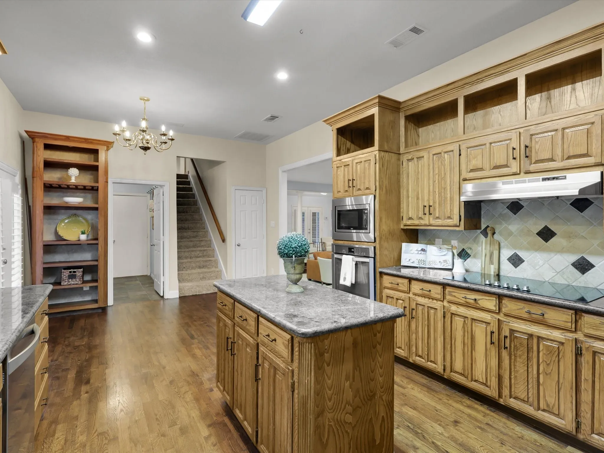 Single Family Residence For Sale in Tarrant County , 3204 Tranquility Drive, Arlington, Texas 76016, 4 Bedroom, 4 Bathroom, 3 Garage spaces, 3,397 Sqft, built in 1991, mls#21307234, Real Estate Agent in Arlington, Homes For Sale in Tarrant county, Homes For Sale in Arlington, Realtor in Arlington Texas, Real Estate Brokerage Independent Realty Texas, Luminita Cordes Realtor