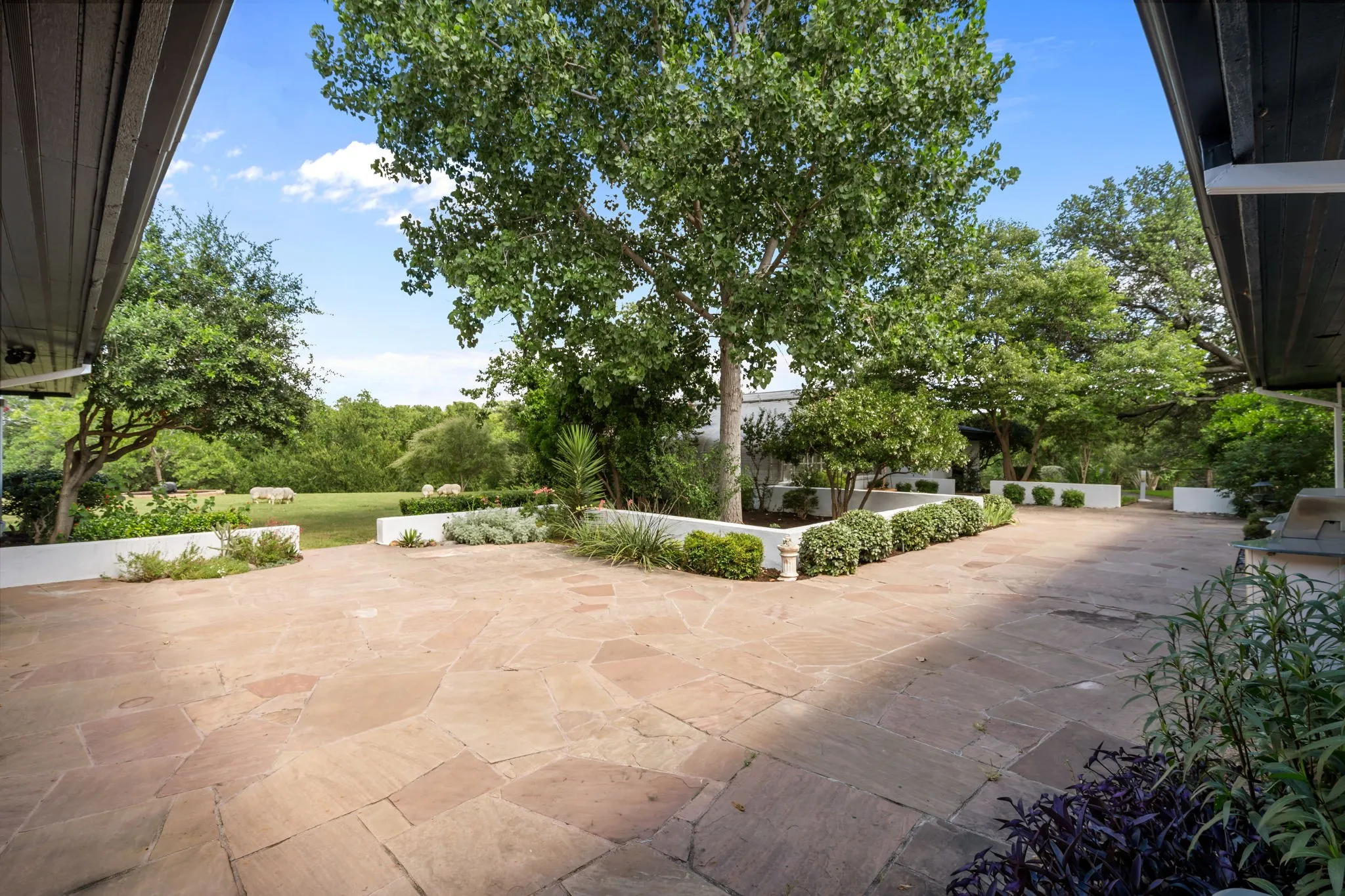 Single Family Residence For Sale in Tarrant County , 4301 Briarhaven Road, Fort Worth, Texas 76109, 5 Bedroom, 5 Bathroom, 3 Garage spaces, 8,020 Sqft, built in 1971, mls#21303255, Real Estate Agent in Fort Worth, Homes For Sale in Tarrant county, Homes For Sale in Fort Worth, Realtor in Fort Worth Texas, Real Estate Brokerage Independent Realty Texas, Luminita Cordes Realtor