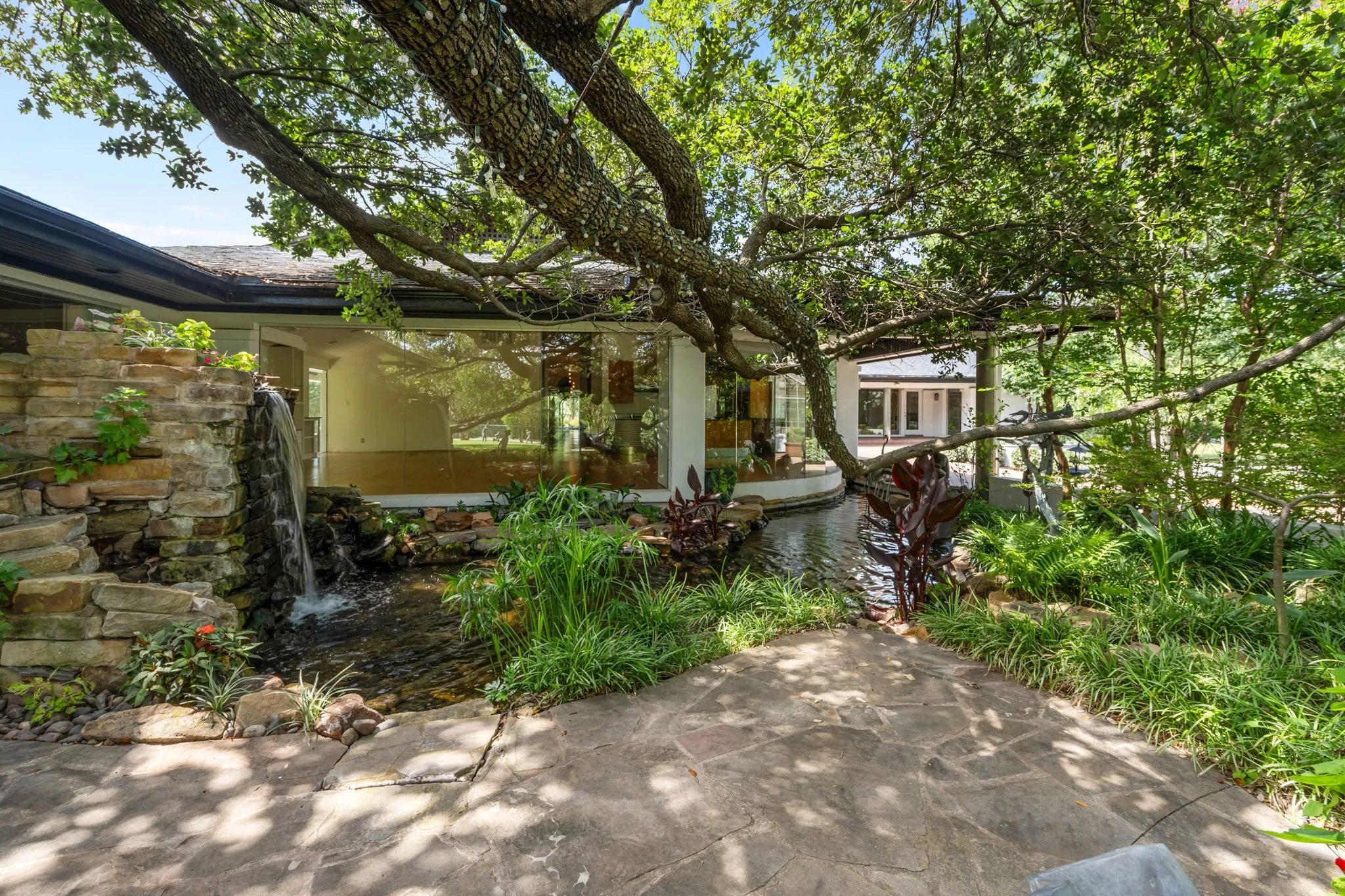 Single Family Residence For Sale in Tarrant County , 4301 Briarhaven Road, Fort Worth, Texas 76109, 5 Bedroom, 5 Bathroom, 3 Garage spaces, 8,020 Sqft, built in 1971, mls#21303255, Real Estate Agent in Fort Worth, Homes For Sale in Tarrant county, Homes For Sale in Fort Worth, Realtor in Fort Worth Texas, Real Estate Brokerage Independent Realty Texas, Luminita Cordes Realtor