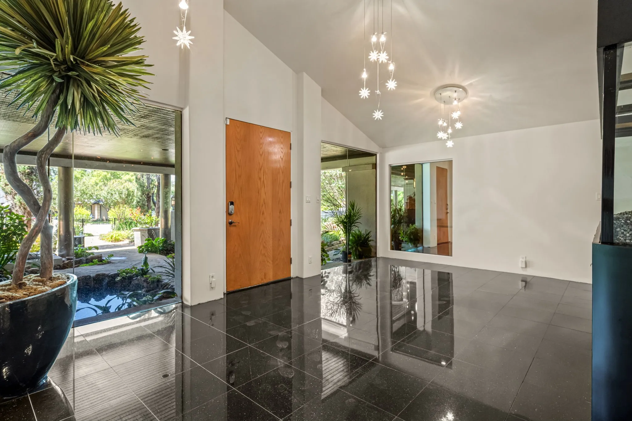 Single Family Residence For Sale in Tarrant County , 4301 Briarhaven Road, Fort Worth, Texas 76109, 5 Bedroom, 5 Bathroom, 3 Garage spaces, 8,020 Sqft, built in 1971, mls#21303255, Real Estate Agent in Fort Worth, Homes For Sale in Tarrant county, Homes For Sale in Fort Worth, Realtor in Fort Worth Texas, Real Estate Brokerage Independent Realty Texas, Luminita Cordes Realtor