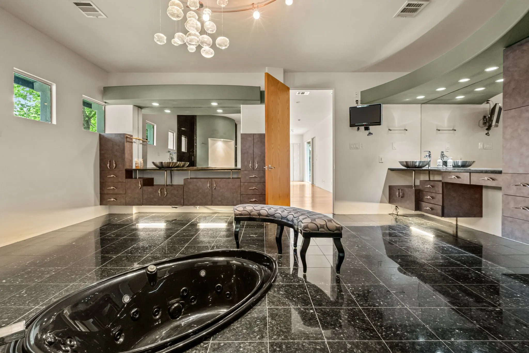 Single Family Residence For Sale in Tarrant County , 4301 Briarhaven Road, Fort Worth, Texas 76109, 5 Bedroom, 5 Bathroom, 3 Garage spaces, 8,020 Sqft, built in 1971, mls#21303255, Real Estate Agent in Fort Worth, Homes For Sale in Tarrant county, Homes For Sale in Fort Worth, Realtor in Fort Worth Texas, Real Estate Brokerage Independent Realty Texas, Luminita Cordes Realtor