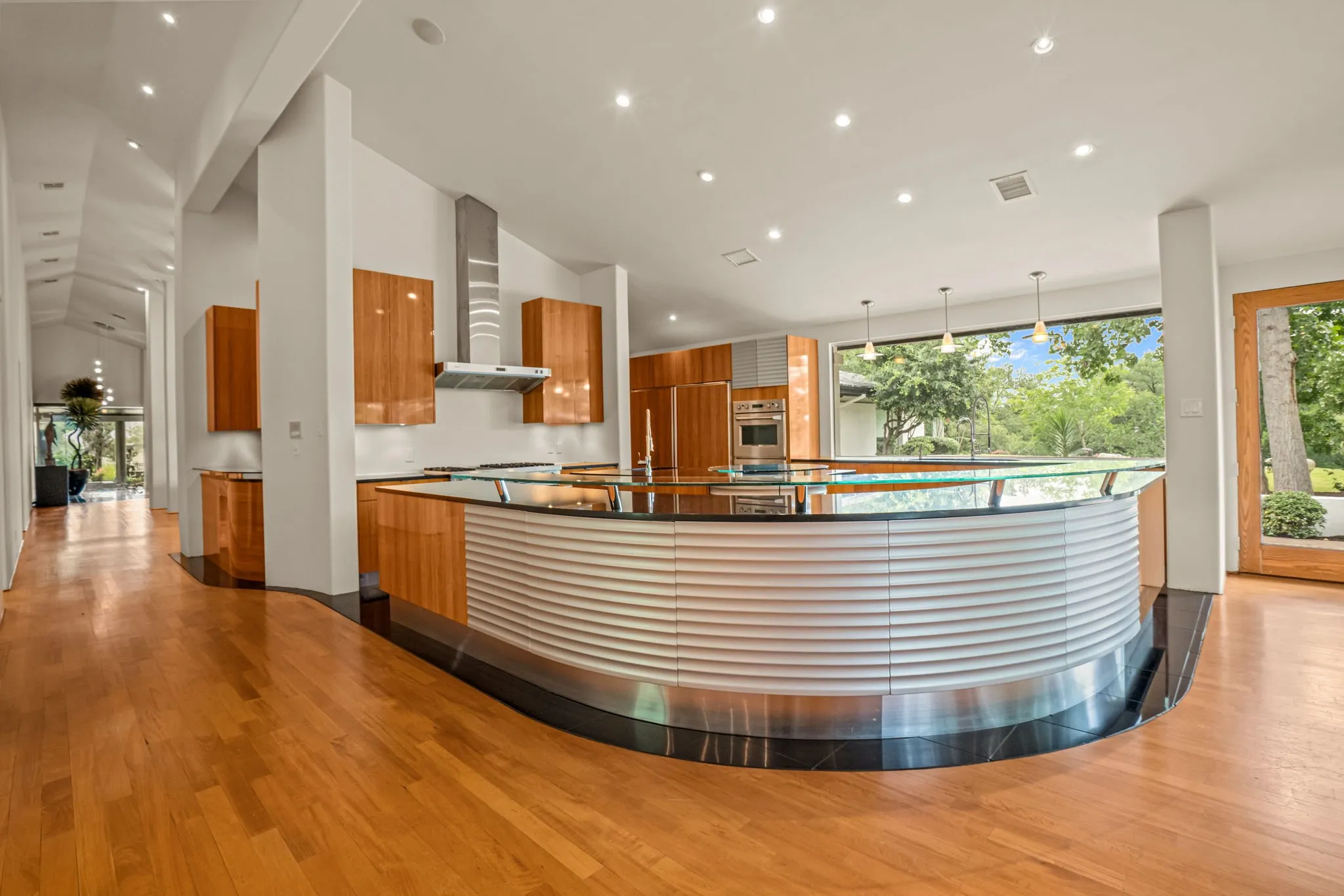 Single Family Residence For Sale in Tarrant County , 4301 Briarhaven Road, Fort Worth, Texas 76109, 5 Bedroom, 5 Bathroom, 3 Garage spaces, 8,020 Sqft, built in 1971, mls#21303255, Real Estate Agent in Fort Worth, Homes For Sale in Tarrant county, Homes For Sale in Fort Worth, Realtor in Fort Worth Texas, Real Estate Brokerage Independent Realty Texas, Luminita Cordes Realtor