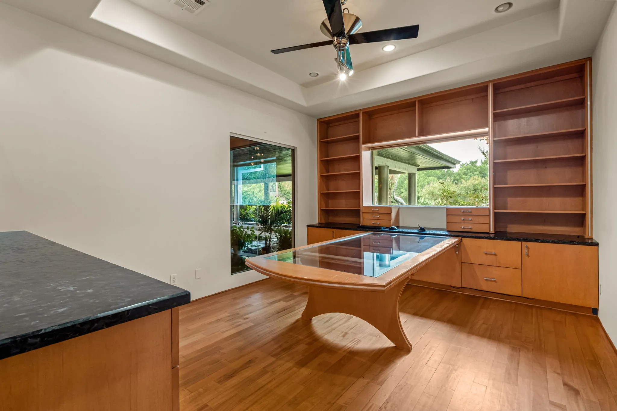 Single Family Residence For Sale in Tarrant County , 4301 Briarhaven Road, Fort Worth, Texas 76109, 5 Bedroom, 5 Bathroom, 3 Garage spaces, 8,020 Sqft, built in 1971, mls#21303255, Real Estate Agent in Fort Worth, Homes For Sale in Tarrant county, Homes For Sale in Fort Worth, Realtor in Fort Worth Texas, Real Estate Brokerage Independent Realty Texas, Luminita Cordes Realtor