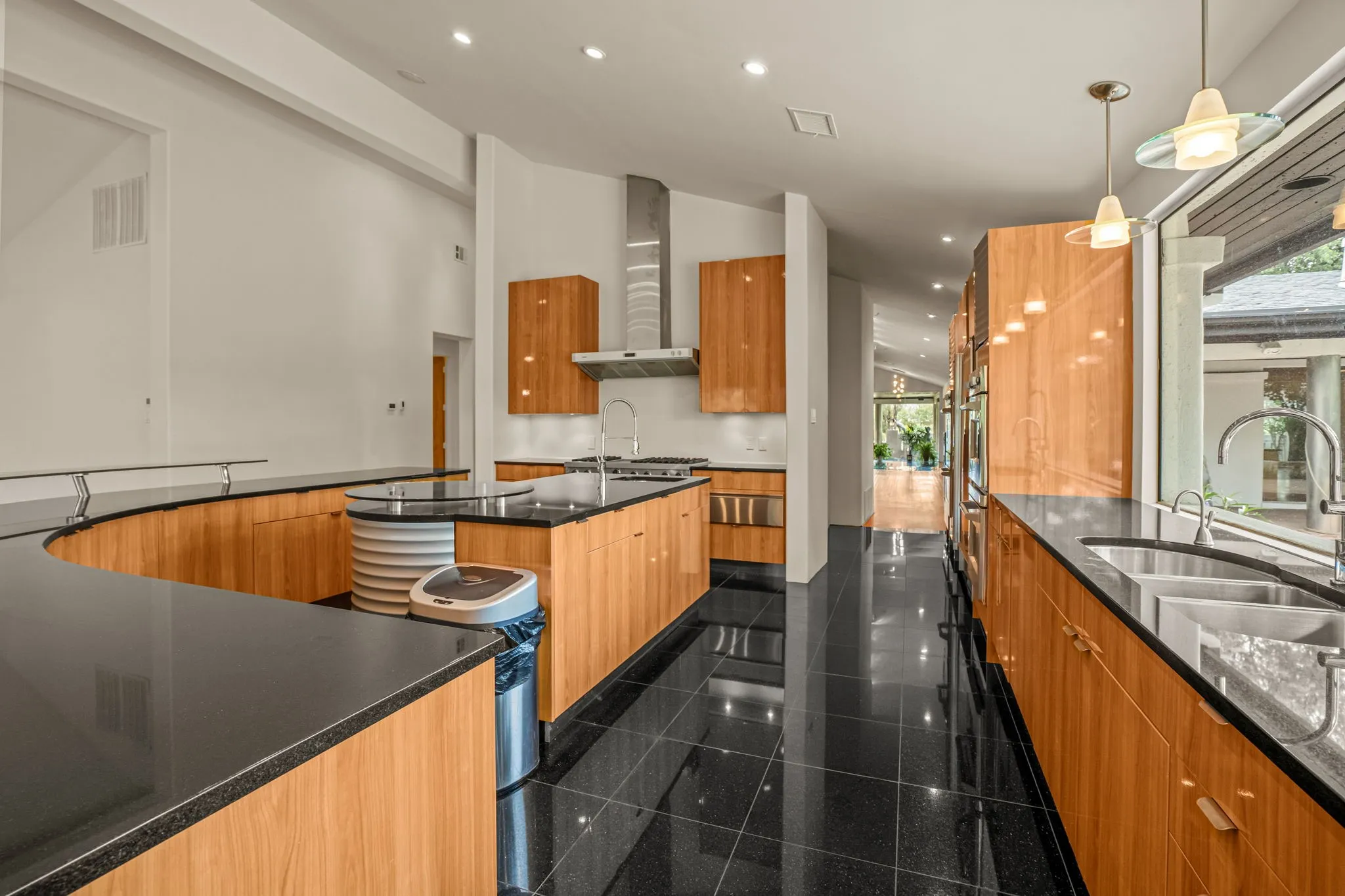Single Family Residence For Sale in Tarrant County , 4301 Briarhaven Road, Fort Worth, Texas 76109, 5 Bedroom, 5 Bathroom, 3 Garage spaces, 8,020 Sqft, built in 1971, mls#21303255, Real Estate Agent in Fort Worth, Homes For Sale in Tarrant county, Homes For Sale in Fort Worth, Realtor in Fort Worth Texas, Real Estate Brokerage Independent Realty Texas, Luminita Cordes Realtor