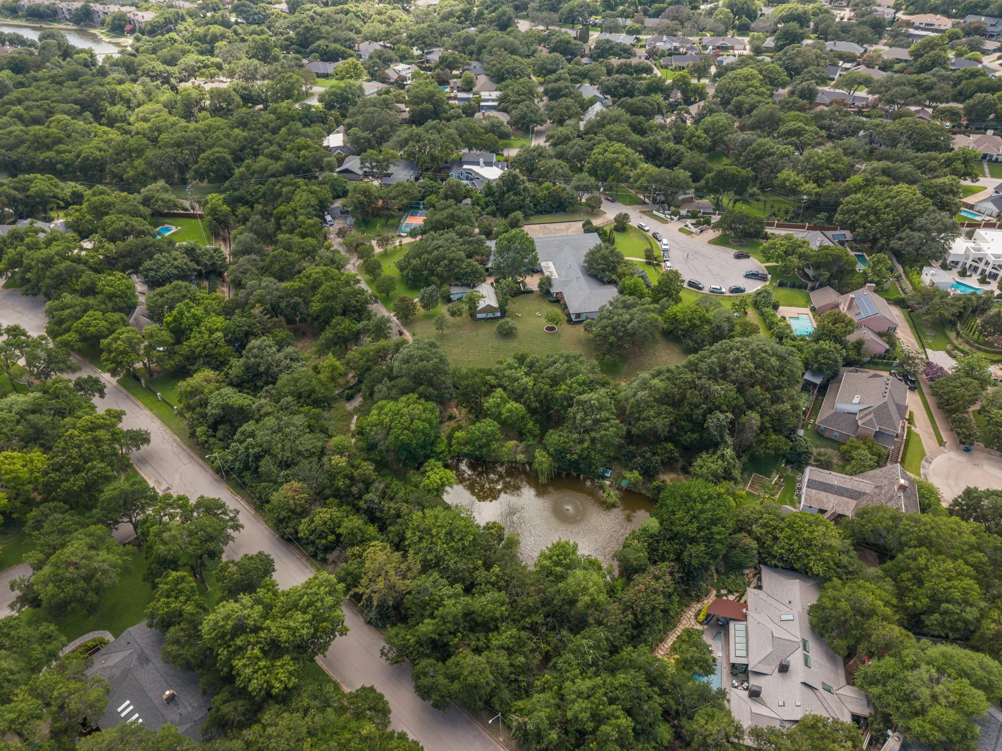 Single Family Residence For Sale in Tarrant County , 4301 Briarhaven Road, Fort Worth, Texas 76109, 5 Bedroom, 5 Bathroom, 3 Garage spaces, 8,020 Sqft, built in 1971, mls#21303255, Real Estate Agent in Fort Worth, Homes For Sale in Tarrant county, Homes For Sale in Fort Worth, Realtor in Fort Worth Texas, Real Estate Brokerage Independent Realty Texas, Luminita Cordes Realtor
