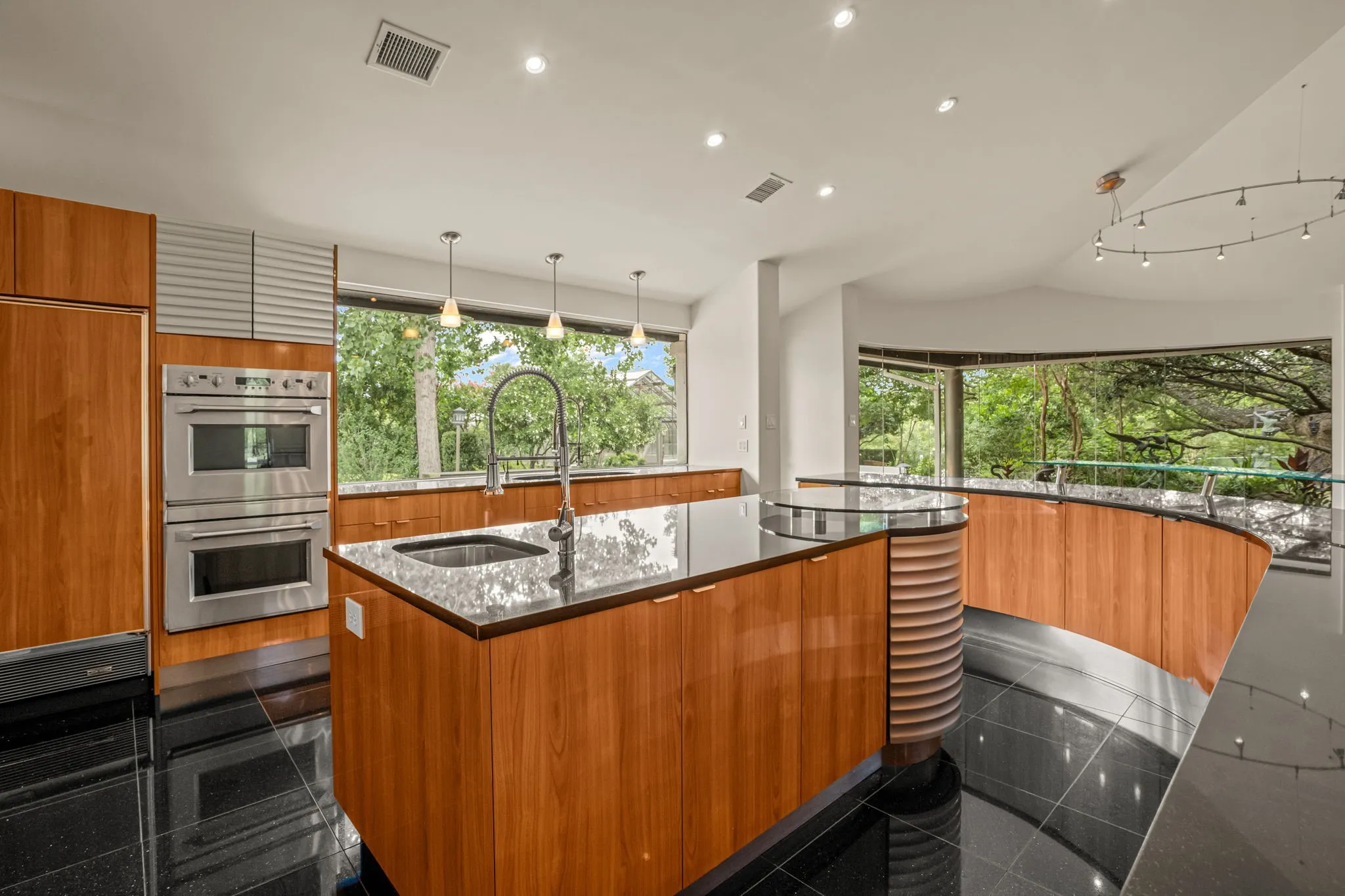 Single Family Residence For Sale in Tarrant County , 4301 Briarhaven Road, Fort Worth, Texas 76109, 5 Bedroom, 5 Bathroom, 3 Garage spaces, 8,020 Sqft, built in 1971, mls#21303255, Real Estate Agent in Fort Worth, Homes For Sale in Tarrant county, Homes For Sale in Fort Worth, Realtor in Fort Worth Texas, Real Estate Brokerage Independent Realty Texas, Luminita Cordes Realtor