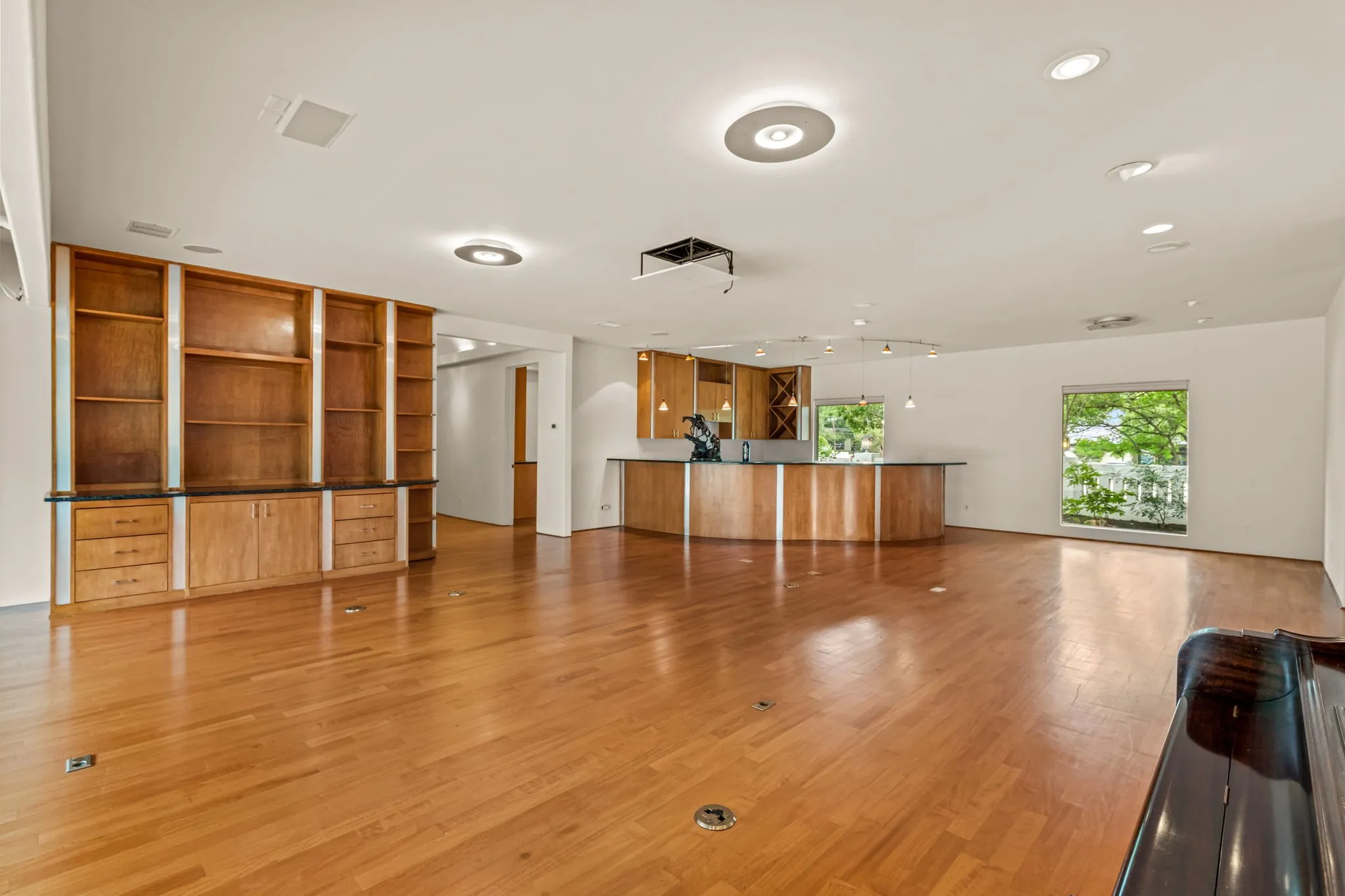 Single Family Residence For Sale in Tarrant County , 4301 Briarhaven Road, Fort Worth, Texas 76109, 5 Bedroom, 5 Bathroom, 3 Garage spaces, 8,020 Sqft, built in 1971, mls#21303255, Real Estate Agent in Fort Worth, Homes For Sale in Tarrant county, Homes For Sale in Fort Worth, Realtor in Fort Worth Texas, Real Estate Brokerage Independent Realty Texas, Luminita Cordes Realtor