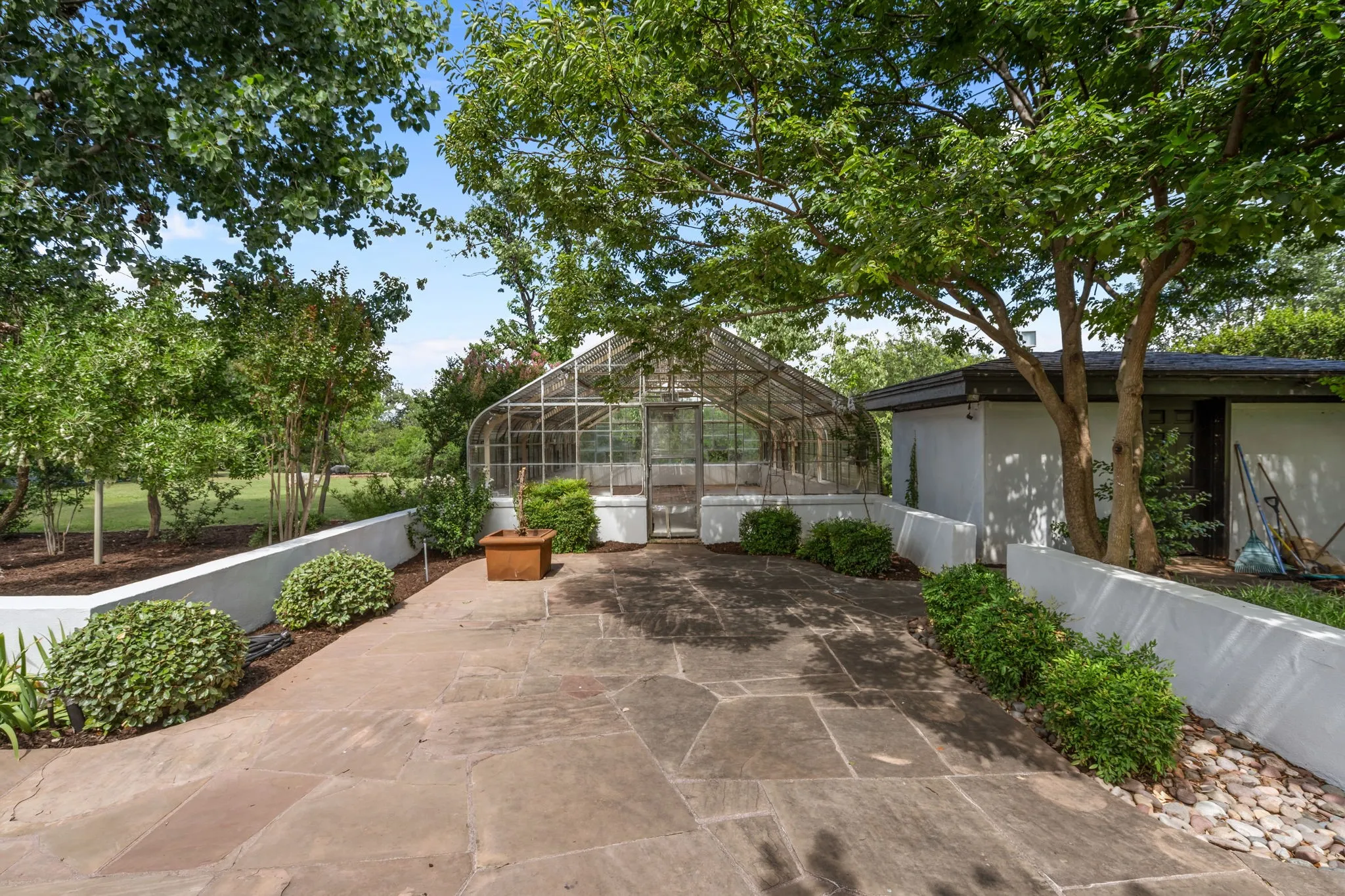 Single Family Residence For Sale in Tarrant County , 4301 Briarhaven Road, Fort Worth, Texas 76109, 5 Bedroom, 5 Bathroom, 3 Garage spaces, 8,020 Sqft, built in 1971, mls#21303255, Real Estate Agent in Fort Worth, Homes For Sale in Tarrant county, Homes For Sale in Fort Worth, Realtor in Fort Worth Texas, Real Estate Brokerage Independent Realty Texas, Luminita Cordes Realtor
