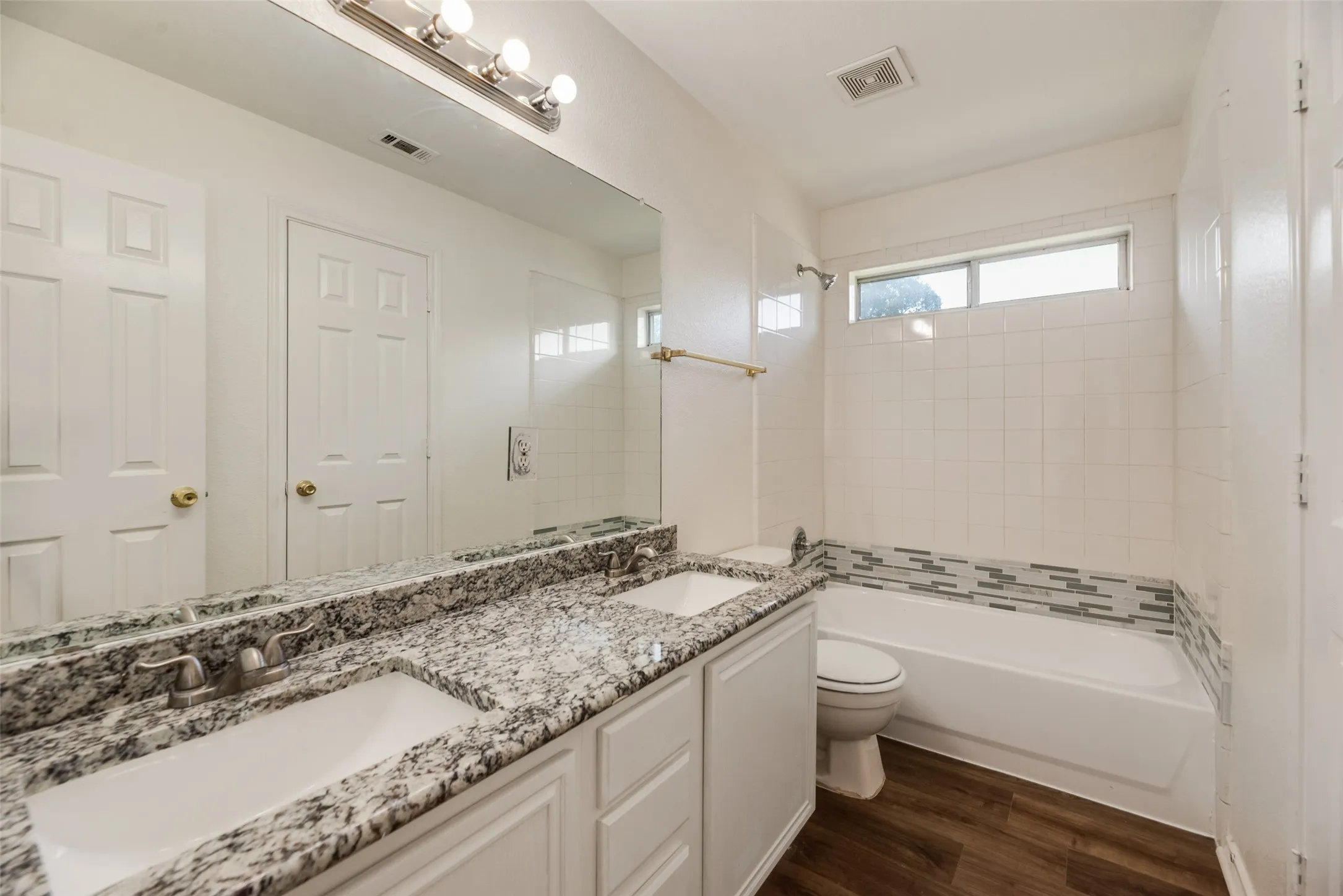 Single Family Residence For Sale in Dallas County , 821 S Parks Drive, De Soto, Texas 75115, 4 Bedroom, 3 Bathroom, 2 Garage spaces, 2,290 Sqft, built in 1999, mls#21307239, Real Estate Agent in De Soto, Homes For Sale in Dallas county, Homes For Sale in De Soto, Realtor in De Soto Texas, Real Estate Brokerage Independent Realty Texas, Luminita Cordes Realtor