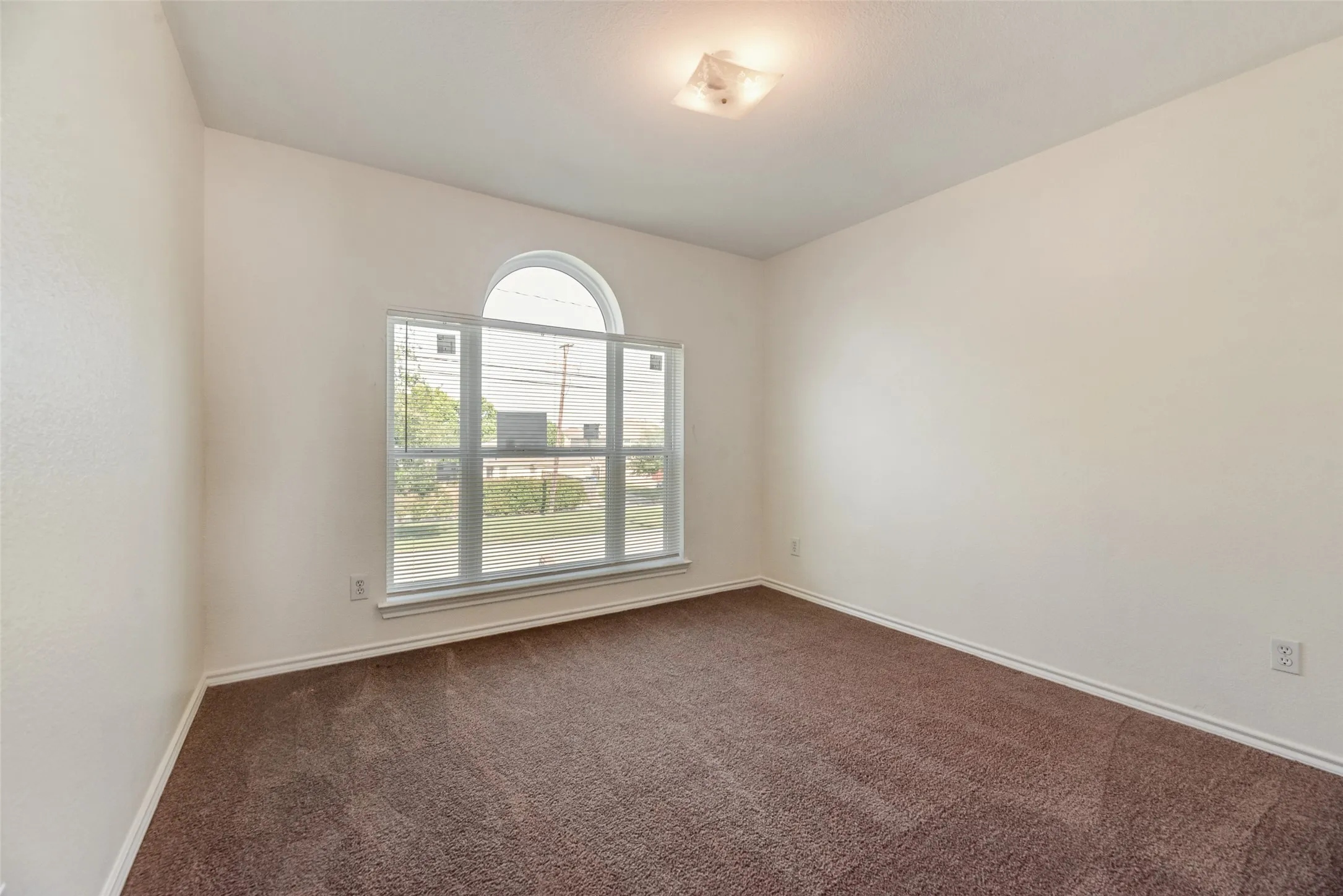 Single Family Residence For Sale in Dallas County , 821 S Parks Drive, De Soto, Texas 75115, 4 Bedroom, 3 Bathroom, 2 Garage spaces, 2,290 Sqft, built in 1999, mls#21307239, Real Estate Agent in De Soto, Homes For Sale in Dallas county, Homes For Sale in De Soto, Realtor in De Soto Texas, Real Estate Brokerage Independent Realty Texas, Luminita Cordes Realtor
