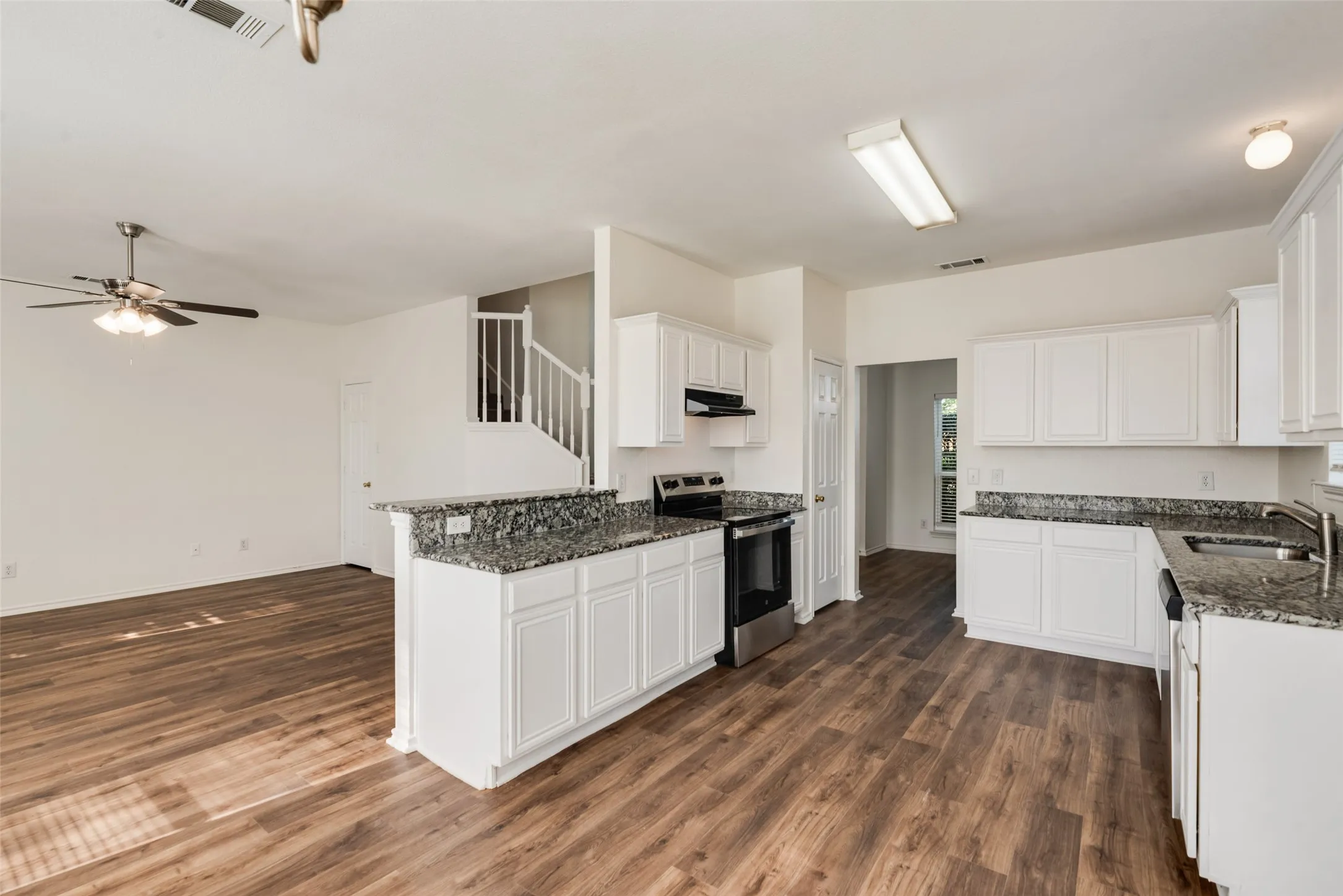 Single Family Residence For Sale in Dallas County , 821 S Parks Drive, De Soto, Texas 75115, 4 Bedroom, 3 Bathroom, 2 Garage spaces, 2,290 Sqft, built in 1999, mls#21307239, Real Estate Agent in De Soto, Homes For Sale in Dallas county, Homes For Sale in De Soto, Realtor in De Soto Texas, Real Estate Brokerage Independent Realty Texas, Luminita Cordes Realtor