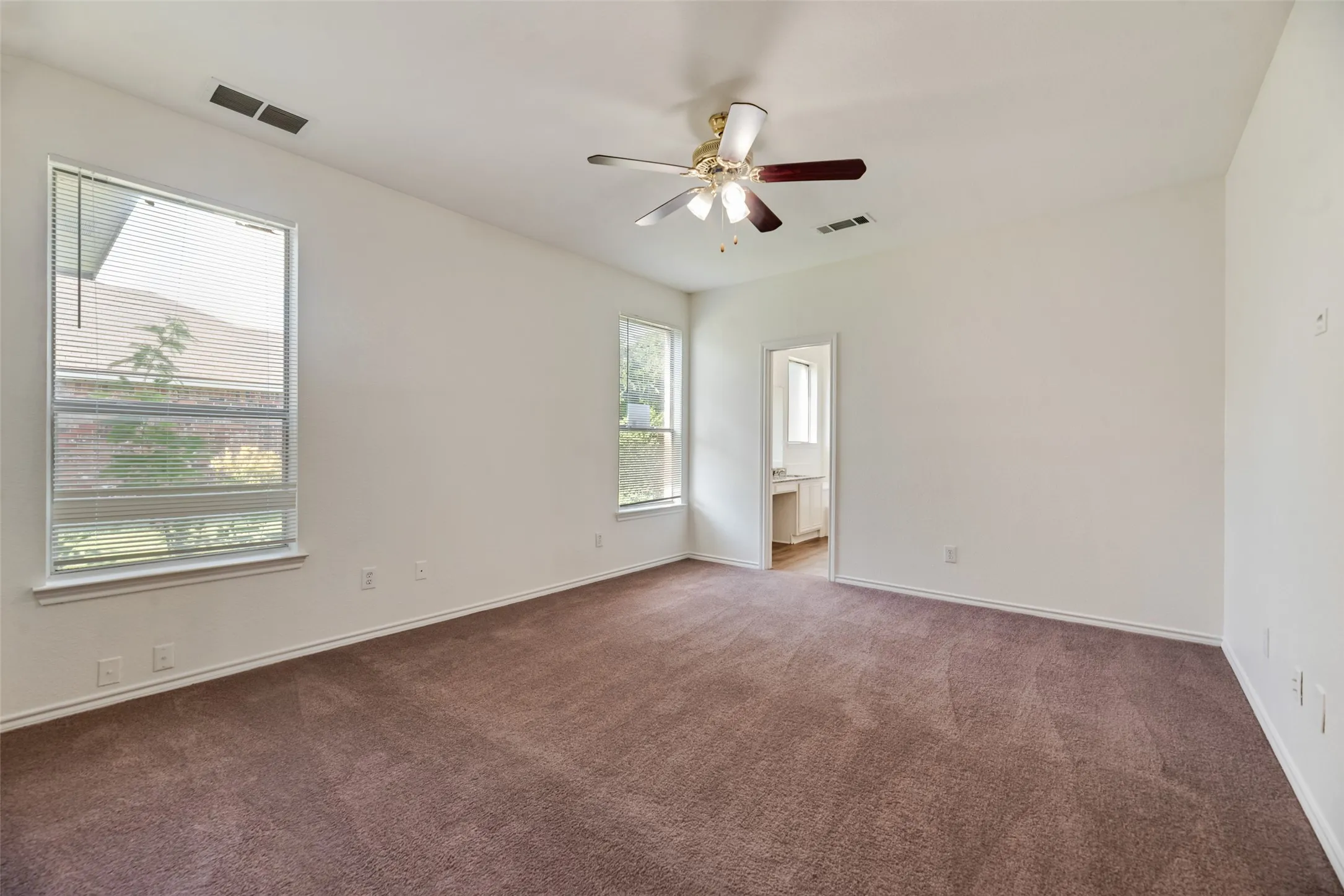 Single Family Residence For Sale in Dallas County , 821 S Parks Drive, De Soto, Texas 75115, 4 Bedroom, 3 Bathroom, 2 Garage spaces, 2,290 Sqft, built in 1999, mls#21307239, Real Estate Agent in De Soto, Homes For Sale in Dallas county, Homes For Sale in De Soto, Realtor in De Soto Texas, Real Estate Brokerage Independent Realty Texas, Luminita Cordes Realtor