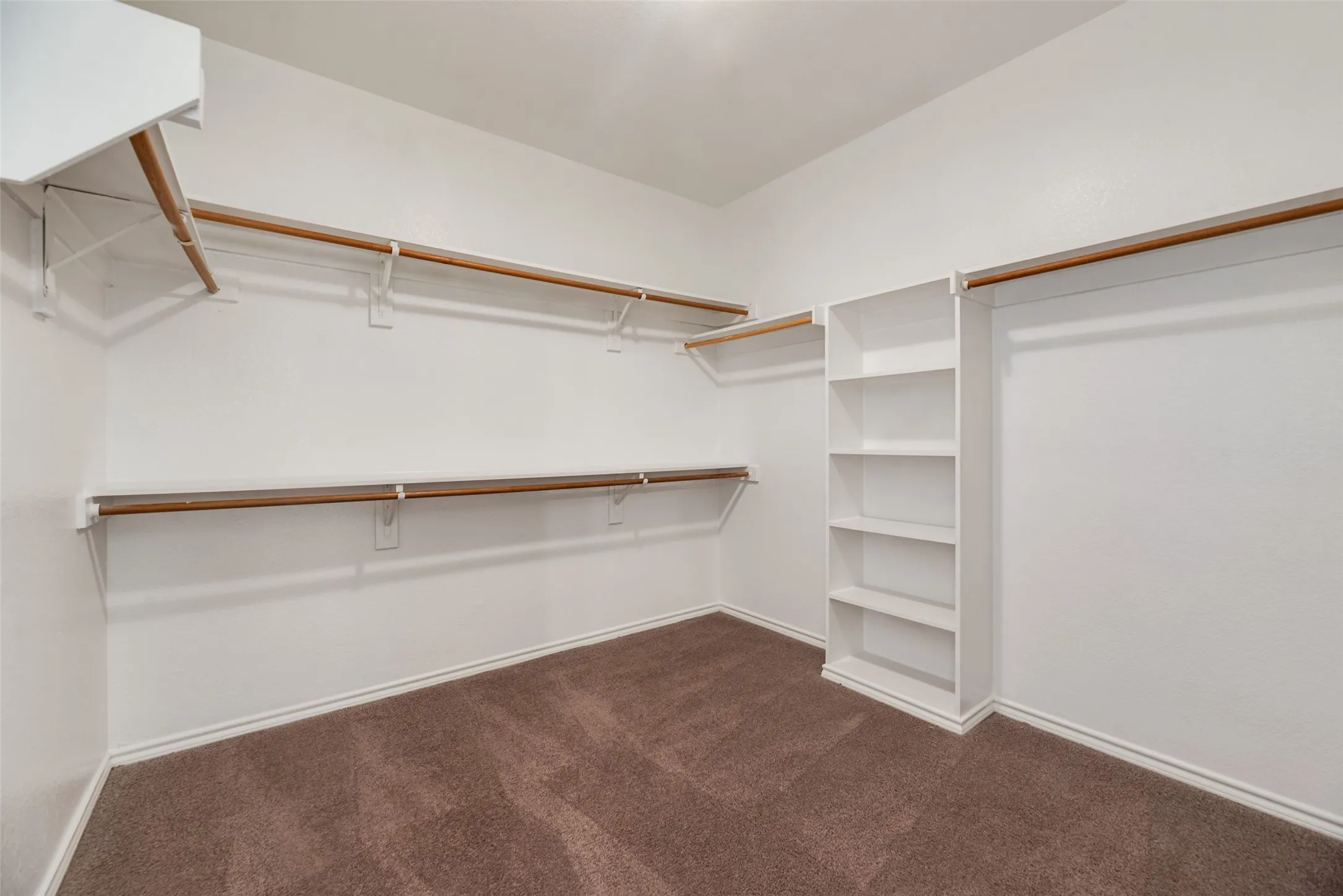 Single Family Residence For Sale in Dallas County , 821 S Parks Drive, De Soto, Texas 75115, 4 Bedroom, 3 Bathroom, 2 Garage spaces, 2,290 Sqft, built in 1999, mls#21307239, Real Estate Agent in De Soto, Homes For Sale in Dallas county, Homes For Sale in De Soto, Realtor in De Soto Texas, Real Estate Brokerage Independent Realty Texas, Luminita Cordes Realtor