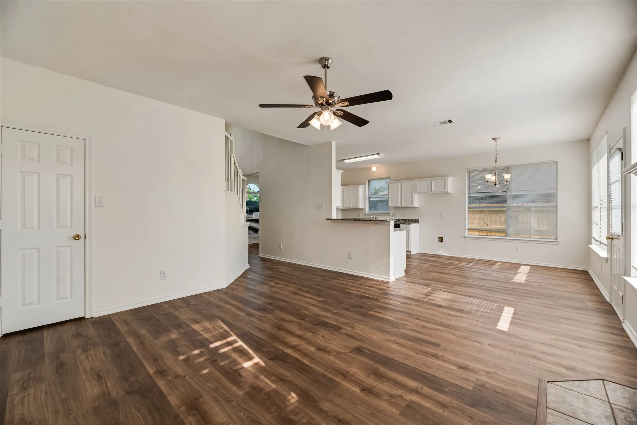 Single Family Residence For Sale in Dallas County , 821 S Parks Drive, De Soto, Texas 75115, 4 Bedroom, 3 Bathroom, 2 Garage spaces, 2,290 Sqft, built in 1999, mls#21307239, Real Estate Agent in De Soto, Homes For Sale in Dallas county, Homes For Sale in De Soto, Realtor in De Soto Texas, Real Estate Brokerage Independent Realty Texas, Luminita Cordes Realtor