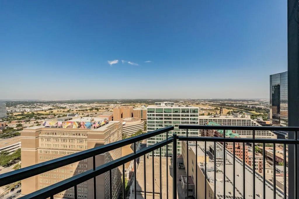 Condominium For Sale in Tarrant County , 500 Throckmorton Street 2505, Fort Worth, Texas 76102, 2 Bedroom, 2 Bathroom, 2 Garage spaces, 1,556 Sqft, built in 1972, mls#21307210, Real Estate Agent in Fort Worth, Homes For Sale in Tarrant county, Homes For Sale in Fort Worth, Realtor in Fort Worth Texas, Real Estate Brokerage Independent Realty Texas, Luminita Cordes Realtor