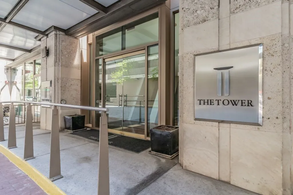 Condominium For Sale in Tarrant County , 500 Throckmorton Street 2505, Fort Worth, Texas 76102, 2 Bedroom, 2 Bathroom, 2 Garage spaces, 1,556 Sqft, built in 1972, mls#21307210, Real Estate Agent in Fort Worth, Homes For Sale in Tarrant county, Homes For Sale in Fort Worth, Realtor in Fort Worth Texas, Real Estate Brokerage Independent Realty Texas, Luminita Cordes Realtor