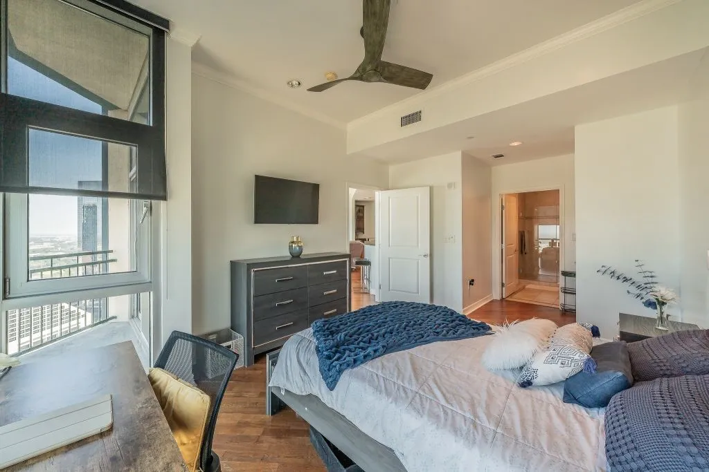 Condominium For Sale in Tarrant County , 500 Throckmorton Street 2505, Fort Worth, Texas 76102, 2 Bedroom, 2 Bathroom, 2 Garage spaces, 1,556 Sqft, built in 1972, mls#21307210, Real Estate Agent in Fort Worth, Homes For Sale in Tarrant county, Homes For Sale in Fort Worth, Realtor in Fort Worth Texas, Real Estate Brokerage Independent Realty Texas, Luminita Cordes Realtor