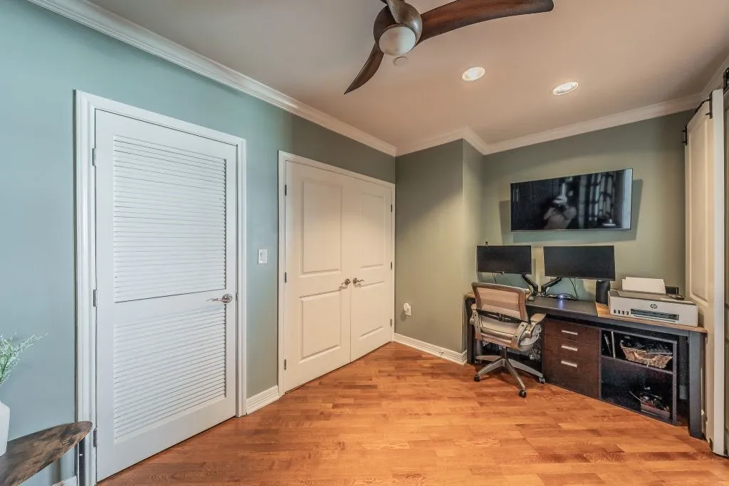 Condominium For Sale in Tarrant County , 500 Throckmorton Street 2505, Fort Worth, Texas 76102, 2 Bedroom, 2 Bathroom, 2 Garage spaces, 1,556 Sqft, built in 1972, mls#21307210, Real Estate Agent in Fort Worth, Homes For Sale in Tarrant county, Homes For Sale in Fort Worth, Realtor in Fort Worth Texas, Real Estate Brokerage Independent Realty Texas, Luminita Cordes Realtor