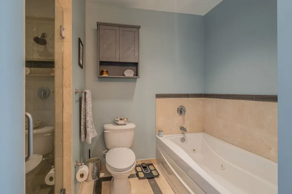 Condominium For Sale in Tarrant County , 500 Throckmorton Street 2505, Fort Worth, Texas 76102, 2 Bedroom, 2 Bathroom, 2 Garage spaces, 1,556 Sqft, built in 1972, mls#21307210, Real Estate Agent in Fort Worth, Homes For Sale in Tarrant county, Homes For Sale in Fort Worth, Realtor in Fort Worth Texas, Real Estate Brokerage Independent Realty Texas, Luminita Cordes Realtor