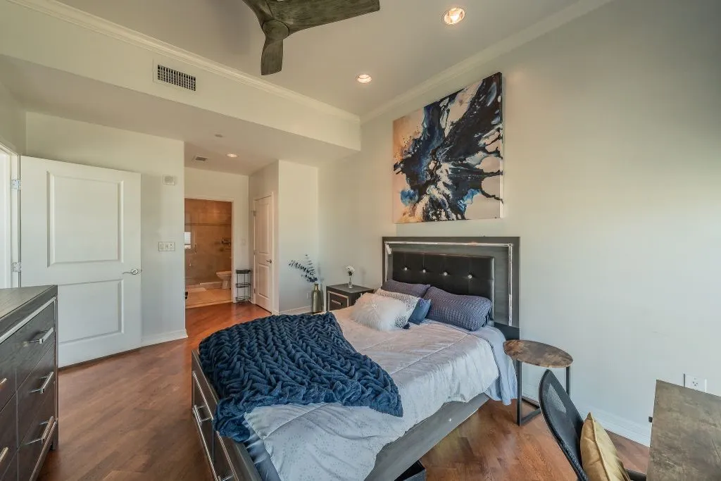 Condominium For Sale in Tarrant County , 500 Throckmorton Street 2505, Fort Worth, Texas 76102, 2 Bedroom, 2 Bathroom, 2 Garage spaces, 1,556 Sqft, built in 1972, mls#21307210, Real Estate Agent in Fort Worth, Homes For Sale in Tarrant county, Homes For Sale in Fort Worth, Realtor in Fort Worth Texas, Real Estate Brokerage Independent Realty Texas, Luminita Cordes Realtor