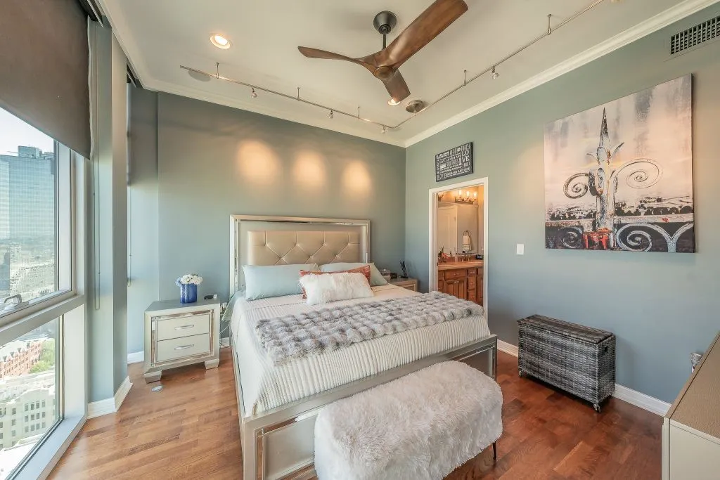 Condominium For Sale in Tarrant County , 500 Throckmorton Street 2505, Fort Worth, Texas 76102, 2 Bedroom, 2 Bathroom, 2 Garage spaces, 1,556 Sqft, built in 1972, mls#21307210, Real Estate Agent in Fort Worth, Homes For Sale in Tarrant county, Homes For Sale in Fort Worth, Realtor in Fort Worth Texas, Real Estate Brokerage Independent Realty Texas, Luminita Cordes Realtor