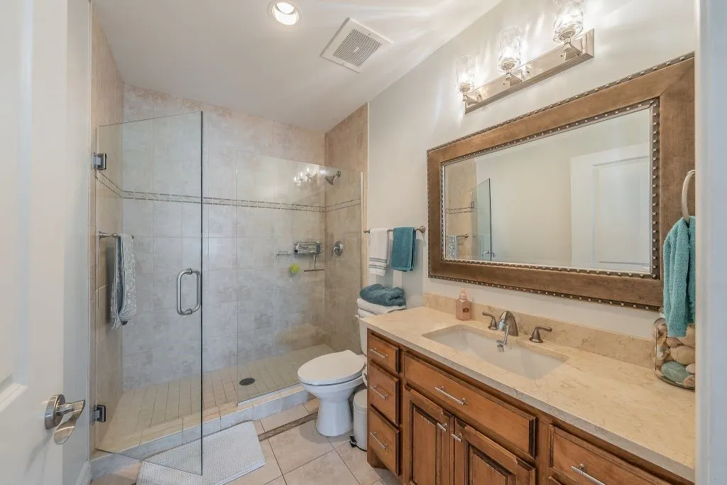 Condominium For Sale in Tarrant County , 500 Throckmorton Street 2505, Fort Worth, Texas 76102, 2 Bedroom, 2 Bathroom, 2 Garage spaces, 1,556 Sqft, built in 1972, mls#21307210, Real Estate Agent in Fort Worth, Homes For Sale in Tarrant county, Homes For Sale in Fort Worth, Realtor in Fort Worth Texas, Real Estate Brokerage Independent Realty Texas, Luminita Cordes Realtor