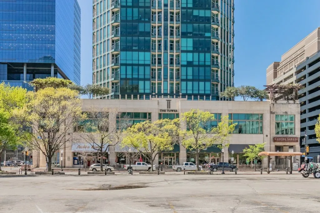 Condominium For Sale in Tarrant County , 500 Throckmorton Street 2505, Fort Worth, Texas 76102, 2 Bedroom, 2 Bathroom, 2 Garage spaces, 1,556 Sqft, built in 1972, mls#21307210, Real Estate Agent in Fort Worth, Homes For Sale in Tarrant county, Homes For Sale in Fort Worth, Realtor in Fort Worth Texas, Real Estate Brokerage Independent Realty Texas, Luminita Cordes Realtor