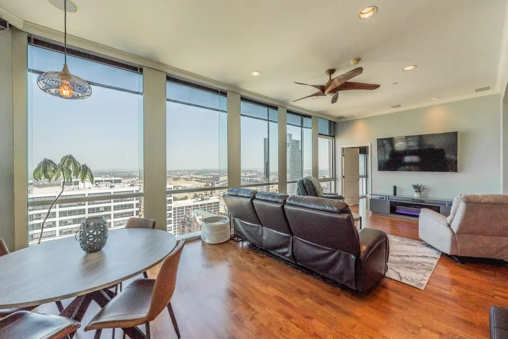 Condominium For Sale in Tarrant County , 500 Throckmorton Street 2505, Fort Worth, Texas 76102, 2 Bedroom, 2 Bathroom, 2 Garage spaces, 1,556 Sqft, built in 1972, mls#21307210, Real Estate Agent in Fort Worth, Homes For Sale in Tarrant county, Homes For Sale in Fort Worth, Realtor in Fort Worth Texas, Real Estate Brokerage Independent Realty Texas, Luminita Cordes Realtor