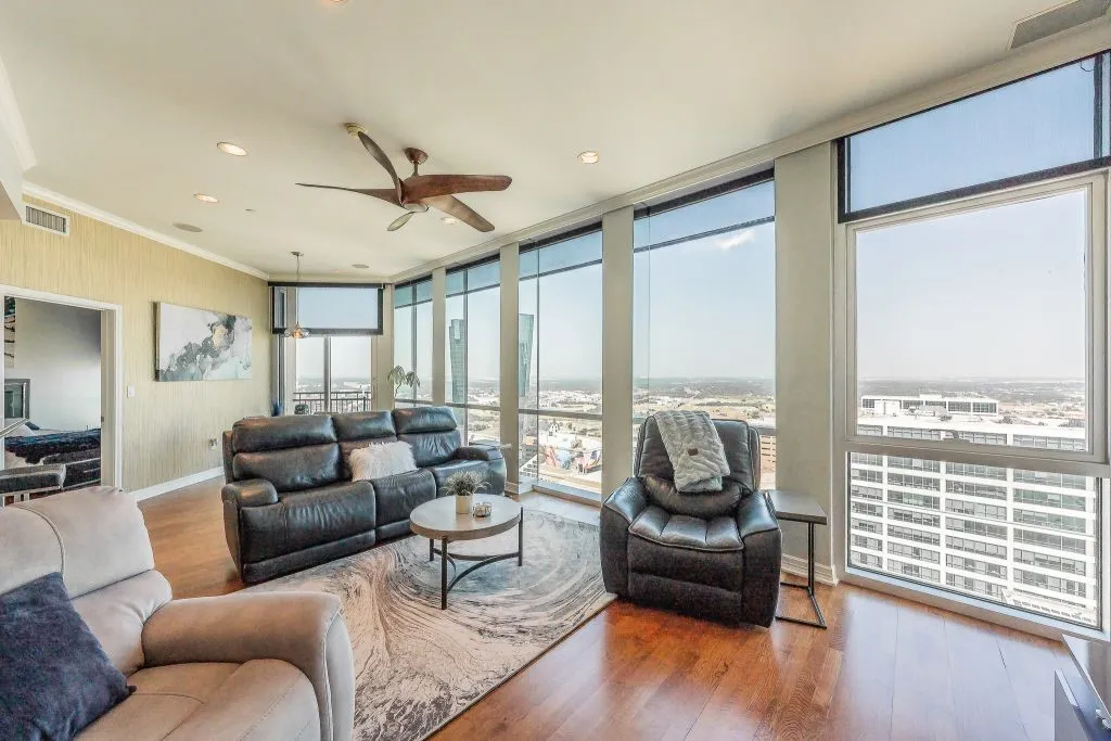 Condominium For Sale in Tarrant County , 500 Throckmorton Street 2505, Fort Worth, Texas 76102, 2 Bedroom, 2 Bathroom, 2 Garage spaces, 1,556 Sqft, built in 1972, mls#21307210, Real Estate Agent in Fort Worth, Homes For Sale in Tarrant county, Homes For Sale in Fort Worth, Realtor in Fort Worth Texas, Real Estate Brokerage Independent Realty Texas, Luminita Cordes Realtor