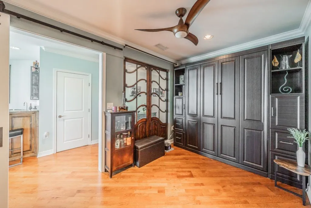 Condominium For Sale in Tarrant County , 500 Throckmorton Street 2505, Fort Worth, Texas 76102, 2 Bedroom, 2 Bathroom, 2 Garage spaces, 1,556 Sqft, built in 1972, mls#21307210, Real Estate Agent in Fort Worth, Homes For Sale in Tarrant county, Homes For Sale in Fort Worth, Realtor in Fort Worth Texas, Real Estate Brokerage Independent Realty Texas, Luminita Cordes Realtor