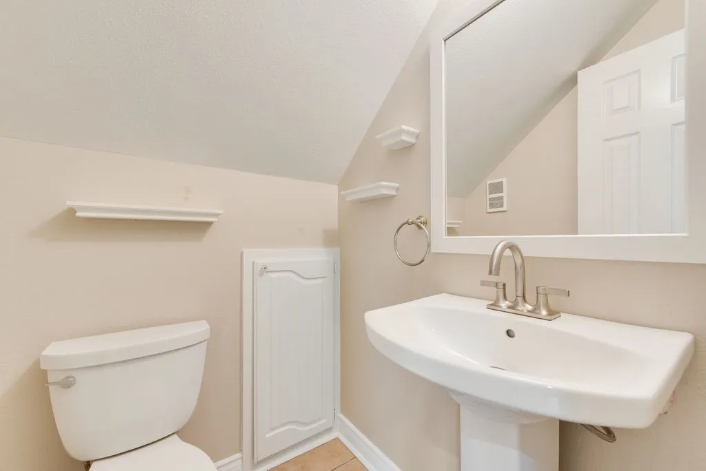 Single Family Residence For Sale in Ellis County , 912 Summer Hill Lane, Red Oak, Texas 75154, 3 Bedroom, 3 Bathroom, 3 Garage spaces, 2,602 Sqft, built in 1990, mls#21307249, Real Estate Agent in Red Oak, Homes For Sale in Ellis county, Homes For Sale in Red Oak, Realtor in Red Oak Texas, Real Estate Brokerage Independent Realty Texas, Luminita Cordes Realtor