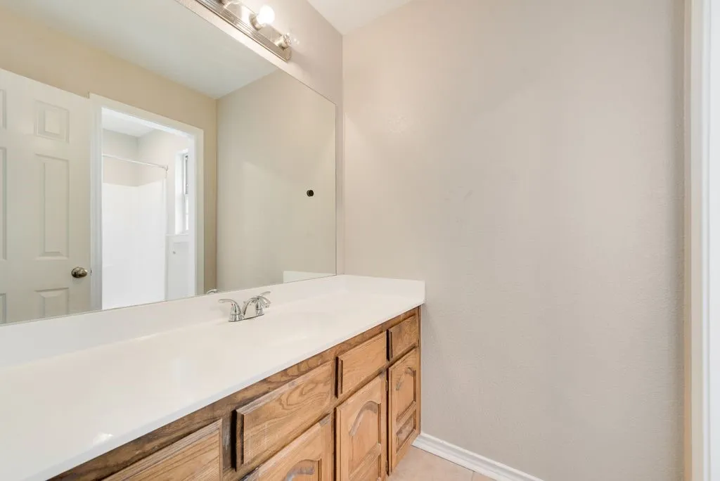 Single Family Residence For Sale in Ellis County , 912 Summer Hill Lane, Red Oak, Texas 75154, 3 Bedroom, 3 Bathroom, 3 Garage spaces, 2,602 Sqft, built in 1990, mls#21307249, Real Estate Agent in Red Oak, Homes For Sale in Ellis county, Homes For Sale in Red Oak, Realtor in Red Oak Texas, Real Estate Brokerage Independent Realty Texas, Luminita Cordes Realtor