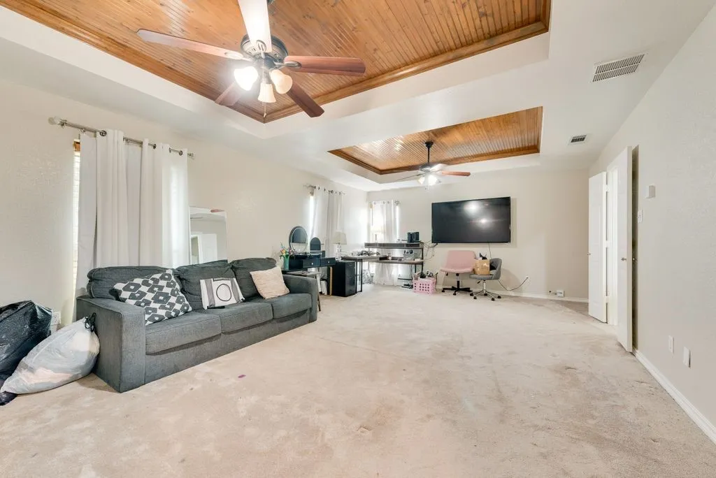 Single Family Residence For Sale in Ellis County , 912 Summer Hill Lane, Red Oak, Texas 75154, 3 Bedroom, 3 Bathroom, 3 Garage spaces, 2,602 Sqft, built in 1990, mls#21307249, Real Estate Agent in Red Oak, Homes For Sale in Ellis county, Homes For Sale in Red Oak, Realtor in Red Oak Texas, Real Estate Brokerage Independent Realty Texas, Luminita Cordes Realtor
