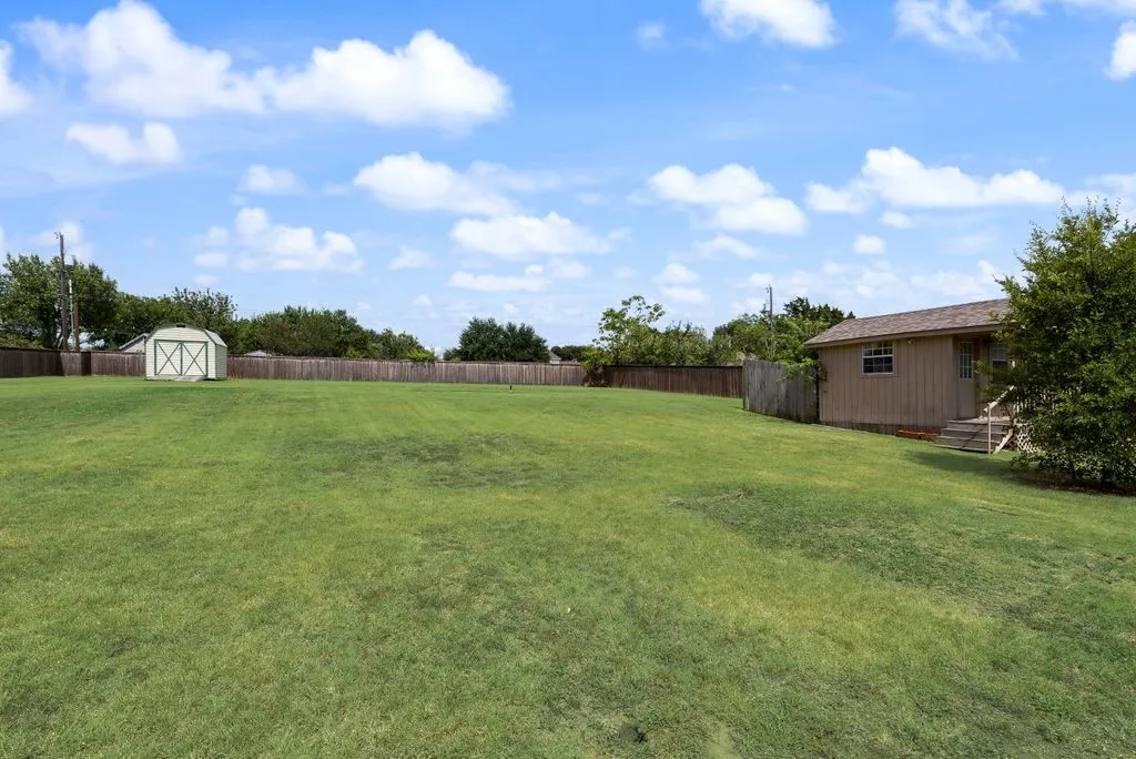 Single Family Residence For Sale in Ellis County , 912 Summer Hill Lane, Red Oak, Texas 75154, 3 Bedroom, 3 Bathroom, 3 Garage spaces, 2,602 Sqft, built in 1990, mls#21307249, Real Estate Agent in Red Oak, Homes For Sale in Ellis county, Homes For Sale in Red Oak, Realtor in Red Oak Texas, Real Estate Brokerage Independent Realty Texas, Luminita Cordes Realtor