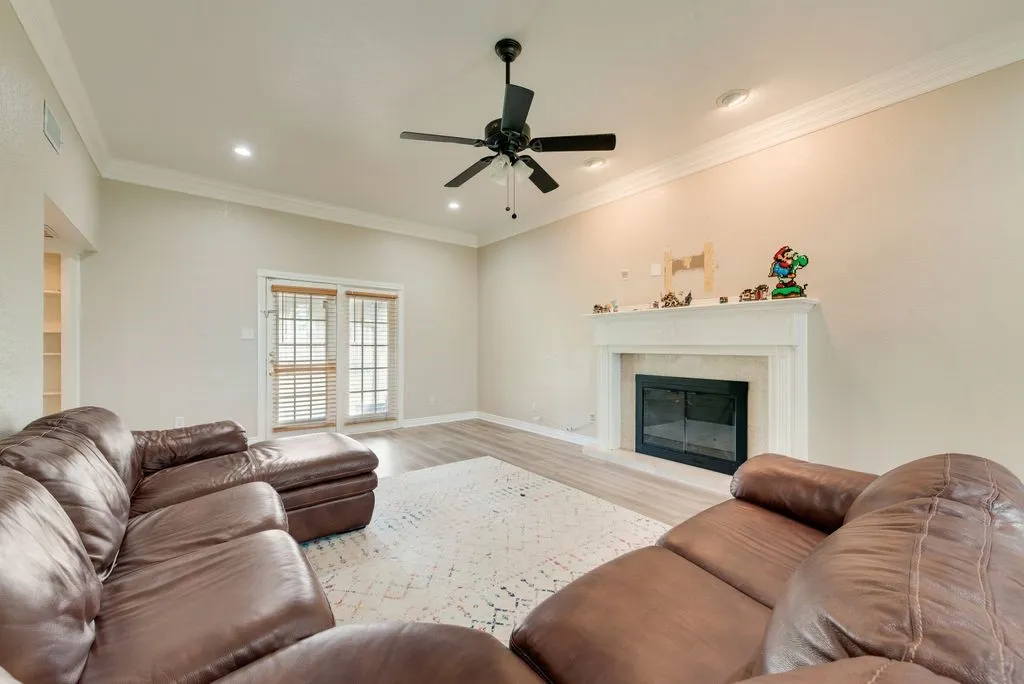Single Family Residence For Sale in Ellis County , 912 Summer Hill Lane, Red Oak, Texas 75154, 3 Bedroom, 3 Bathroom, 3 Garage spaces, 2,602 Sqft, built in 1990, mls#21307249, Real Estate Agent in Red Oak, Homes For Sale in Ellis county, Homes For Sale in Red Oak, Realtor in Red Oak Texas, Real Estate Brokerage Independent Realty Texas, Luminita Cordes Realtor