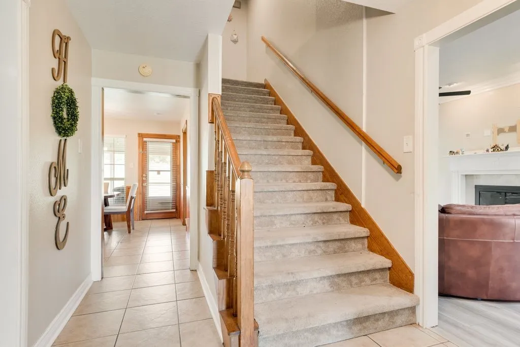 Single Family Residence For Sale in Ellis County , 912 Summer Hill Lane, Red Oak, Texas 75154, 3 Bedroom, 3 Bathroom, 3 Garage spaces, 2,602 Sqft, built in 1990, mls#21307249, Real Estate Agent in Red Oak, Homes For Sale in Ellis county, Homes For Sale in Red Oak, Realtor in Red Oak Texas, Real Estate Brokerage Independent Realty Texas, Luminita Cordes Realtor