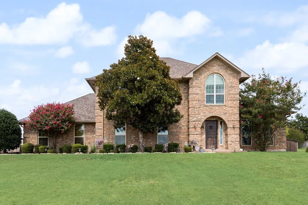 Single Family Residence For Sale in Ellis County , 912 Summer Hill Lane, Red Oak, Texas 75154, 3 Bedroom, 3 Bathroom, 3 Garage spaces, 2,602 Sqft, built in 1990, mls#21307249, Real Estate Agent in Red Oak, Homes For Sale in Ellis county, Homes For Sale in Red Oak, Realtor in Red Oak Texas, Real Estate Brokerage Independent Realty Texas, Luminita Cordes Realtor