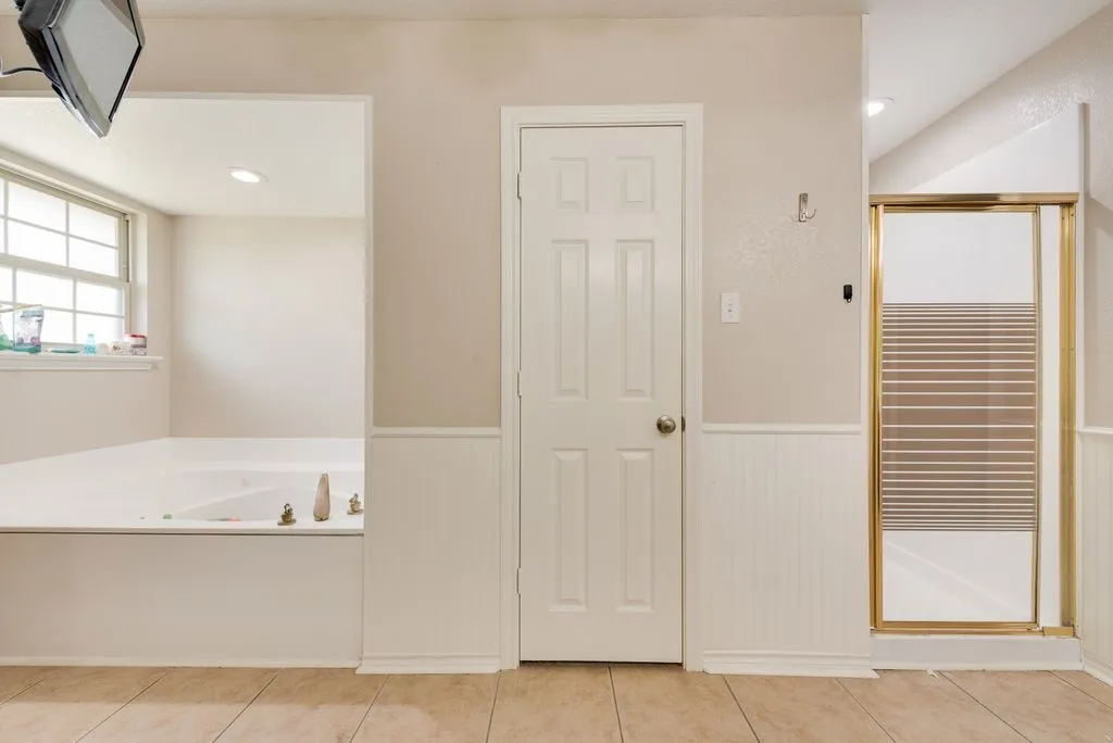 Single Family Residence For Sale in Ellis County , 912 Summer Hill Lane, Red Oak, Texas 75154, 3 Bedroom, 3 Bathroom, 3 Garage spaces, 2,602 Sqft, built in 1990, mls#21307249, Real Estate Agent in Red Oak, Homes For Sale in Ellis county, Homes For Sale in Red Oak, Realtor in Red Oak Texas, Real Estate Brokerage Independent Realty Texas, Luminita Cordes Realtor