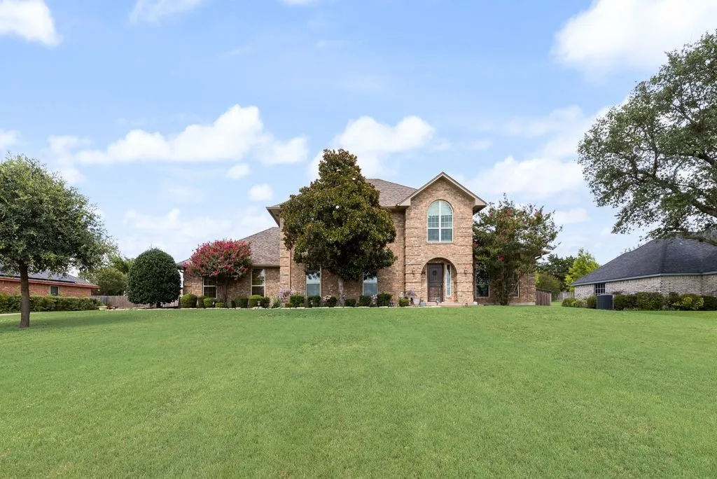 Single Family Residence For Sale in Ellis County , 912 Summer Hill Lane, Red Oak, Texas 75154, 3 Bedroom, 3 Bathroom, 3 Garage spaces, 2,602 Sqft, built in 1990, mls#21307249, Real Estate Agent in Red Oak, Homes For Sale in Ellis county, Homes For Sale in Red Oak, Realtor in Red Oak Texas, Real Estate Brokerage Independent Realty Texas, Luminita Cordes Realtor