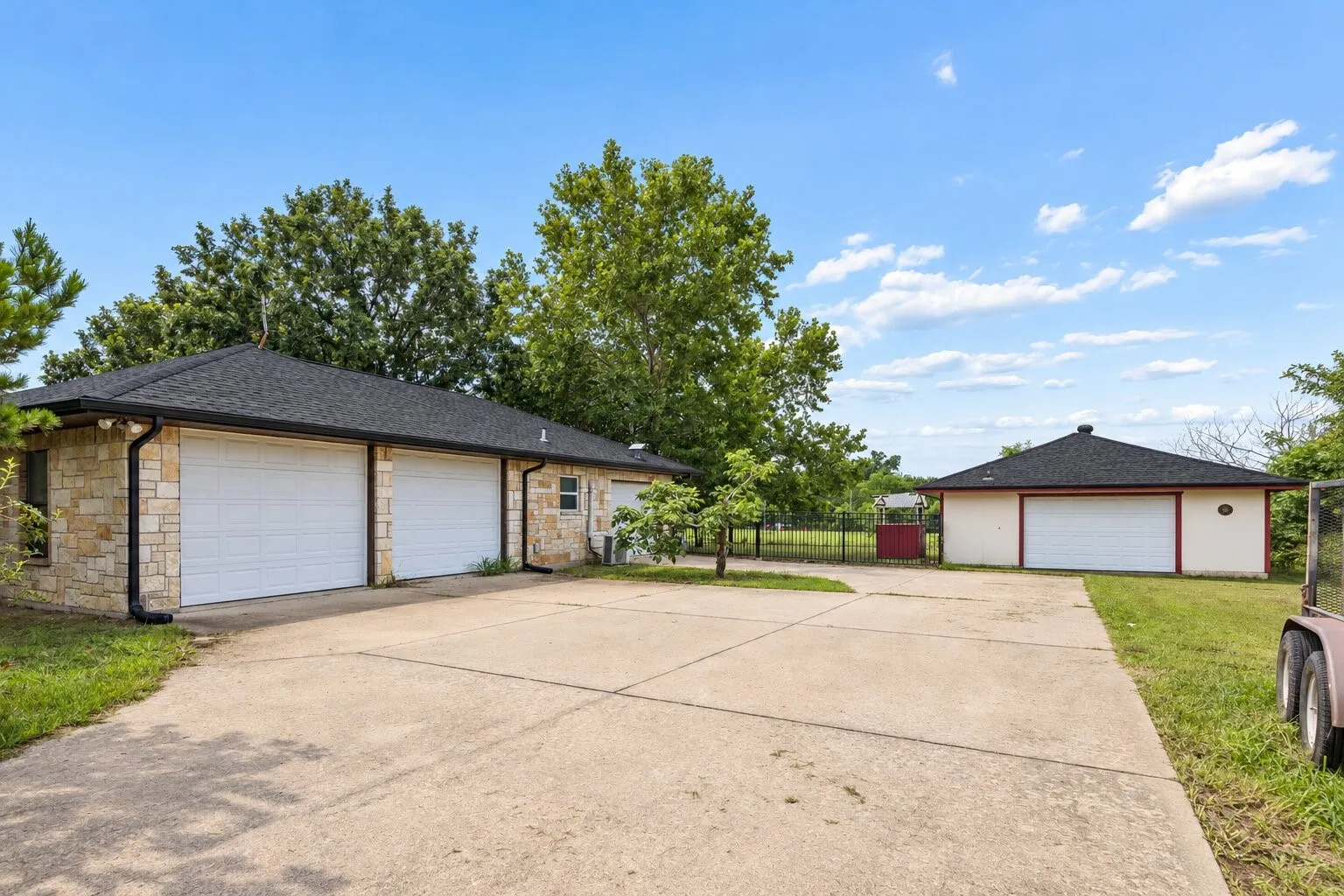 Single Family Residence For Sale in Collin County , 5291 Pecan Place Drive, Mc Kinney, Texas 75071, 4 Bedroom, 3 Bathroom, 2 Garage spaces, 3,480 Sqft, built in 1984, mls#21179951, Real Estate Agent in Mc Kinney, Homes For Sale in Collin county, Homes For Sale in Mc Kinney, Realtor in Mc Kinney Texas, Real Estate Brokerage Independent Realty Texas, Luminita Cordes Realtor
