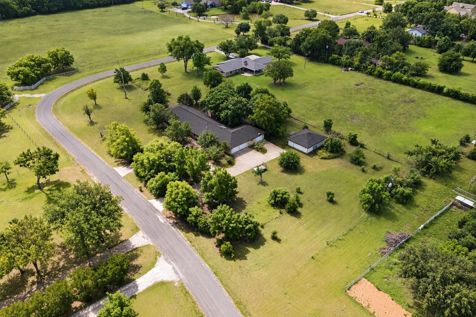 Single Family Residence For Sale in Collin County , 5291 Pecan Place Drive, Mc Kinney, Texas 75071, 4 Bedroom, 3 Bathroom, 2 Garage spaces, 3,480 Sqft, built in 1984, mls#21179951, Real Estate Agent in Mc Kinney, Homes For Sale in Collin county, Homes For Sale in Mc Kinney, Realtor in Mc Kinney Texas, Real Estate Brokerage Independent Realty Texas, Luminita Cordes Realtor